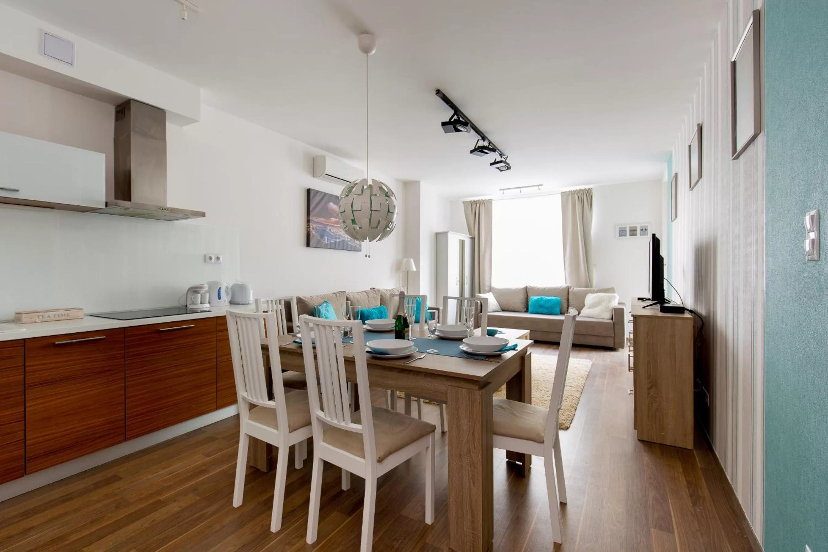 Photo of the whole room, Dining Area in Sun Resort Apartments