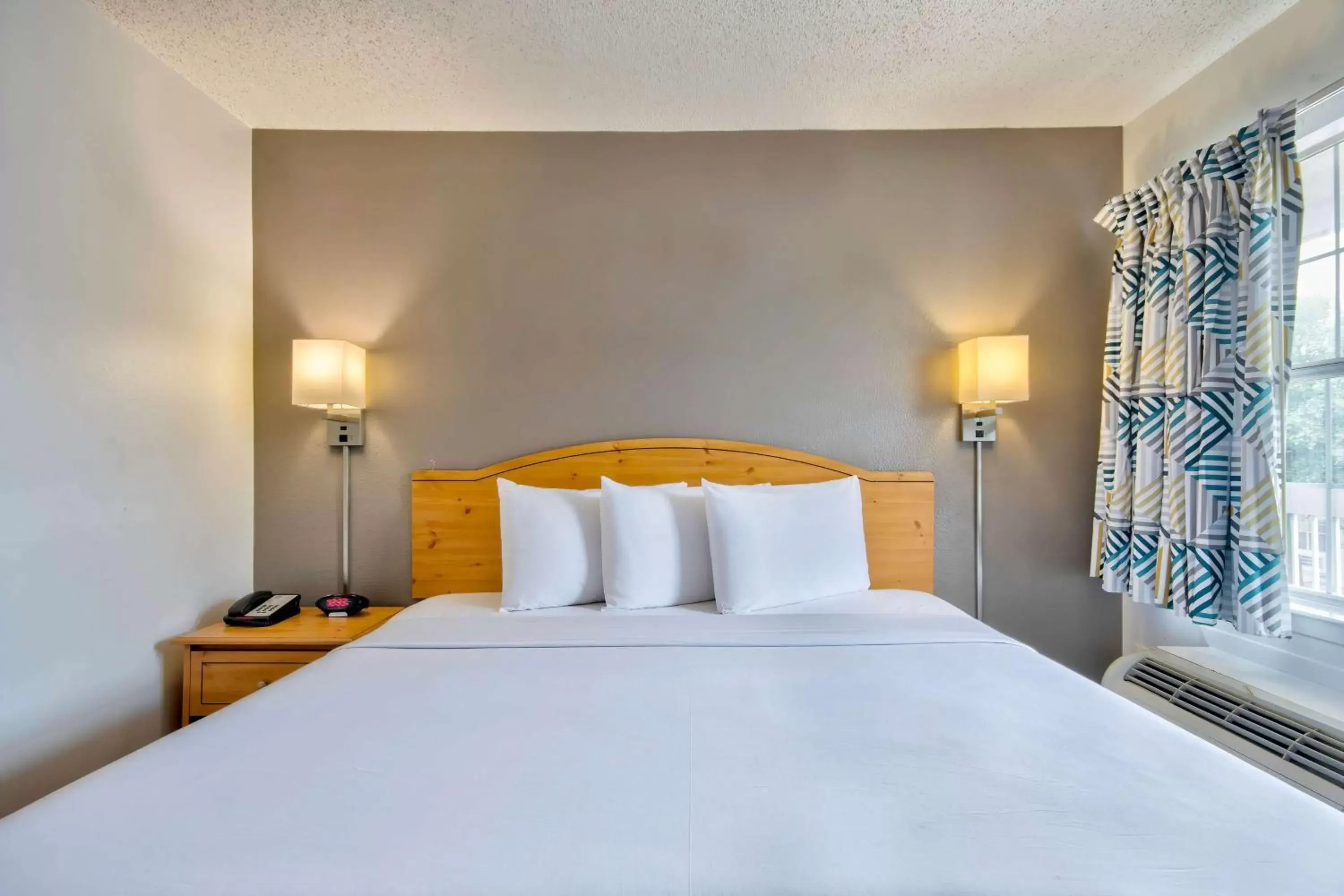 Deluxe King Suite in Studio 6-San Antonio, TX - Six Flags Deluxe King Suite in Studio 6-San Antonio, TX - Six Flags