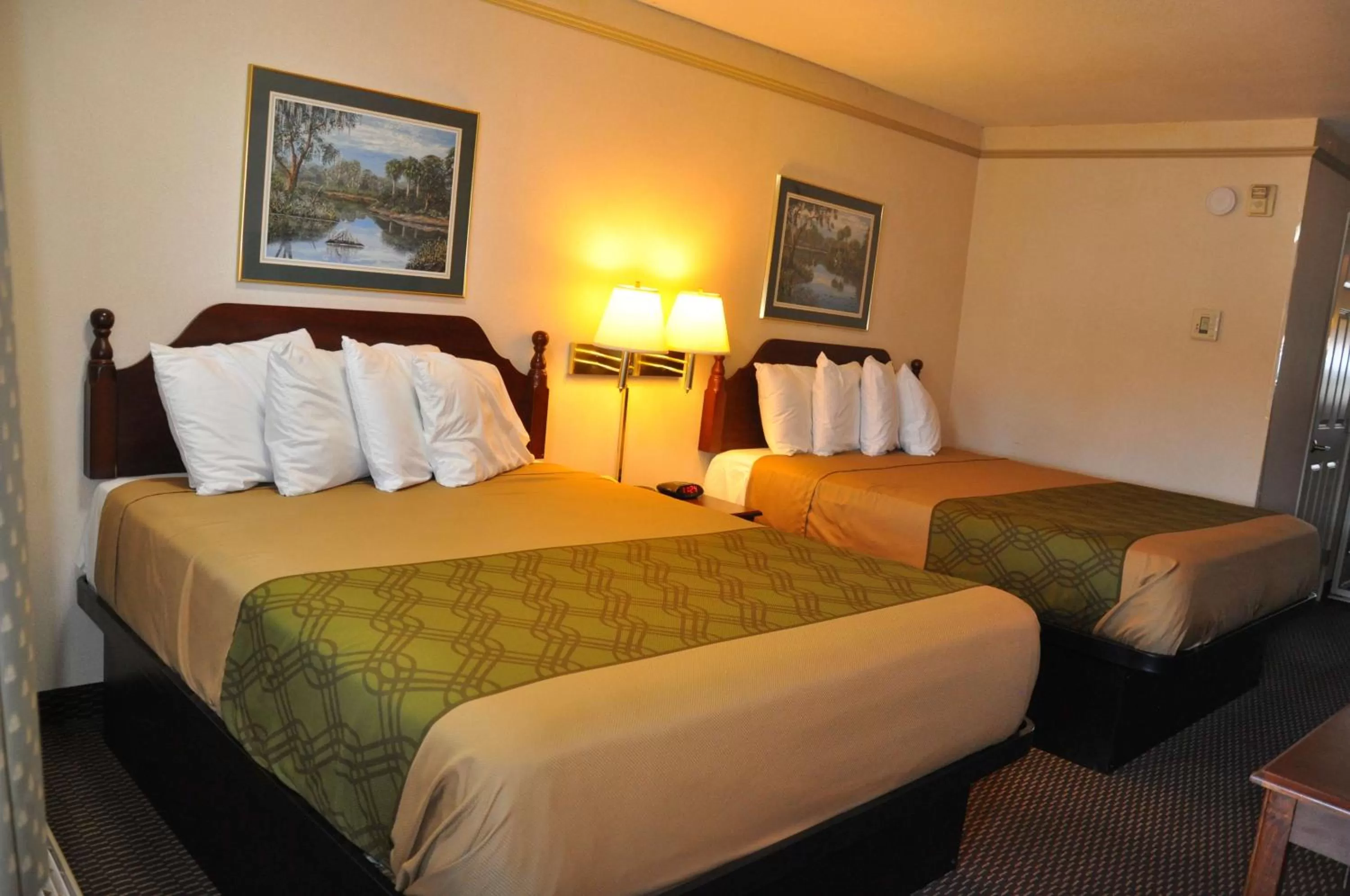 Queen Room with Two Queen Beds and Bath Tub - Disability Access in SureStay Hotel by Best Western Castro Valley