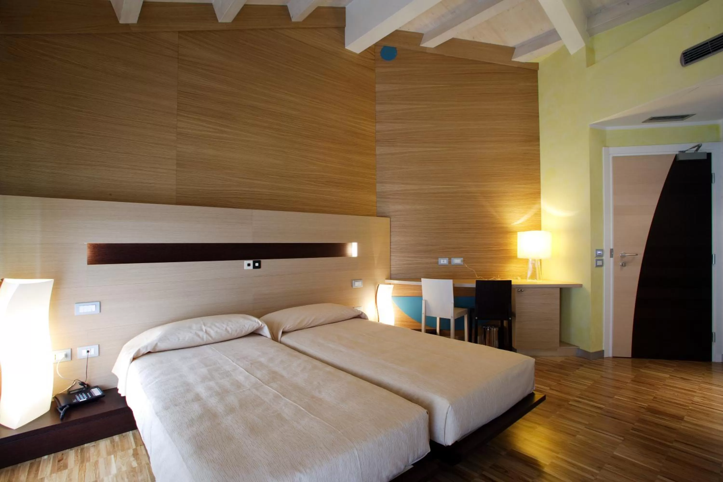 Bedroom, Bed in Allegria