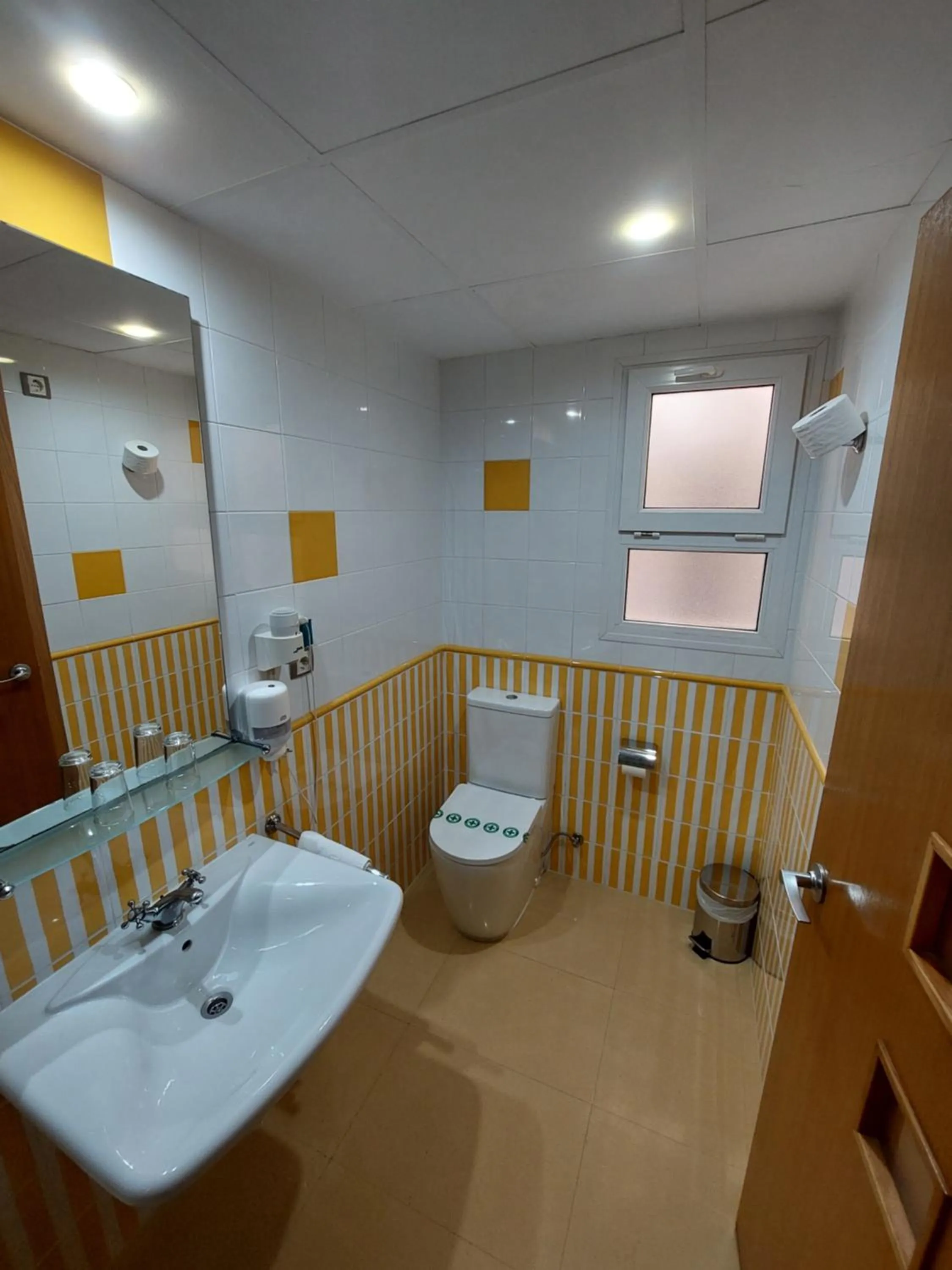 Toilet in Hotel Tio Pepe