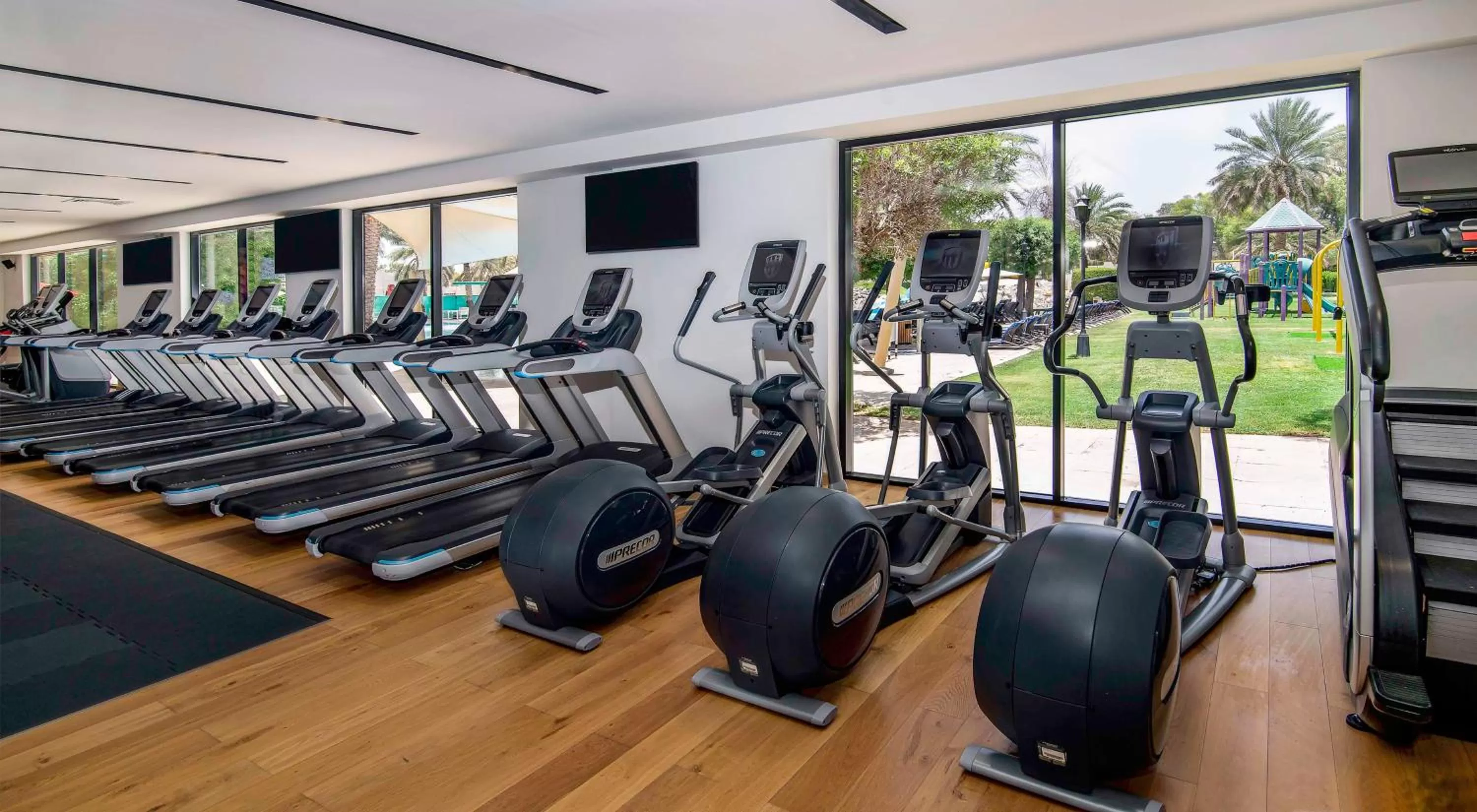 Fitness centre/facilities in Radisson Blu Hotel & Resort, Al Ain