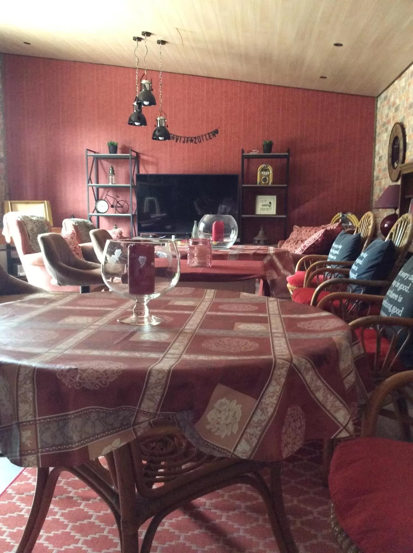 Communal lounge/ TV room, Restaurant/Places to Eat in B&B De Vijf Zuilen