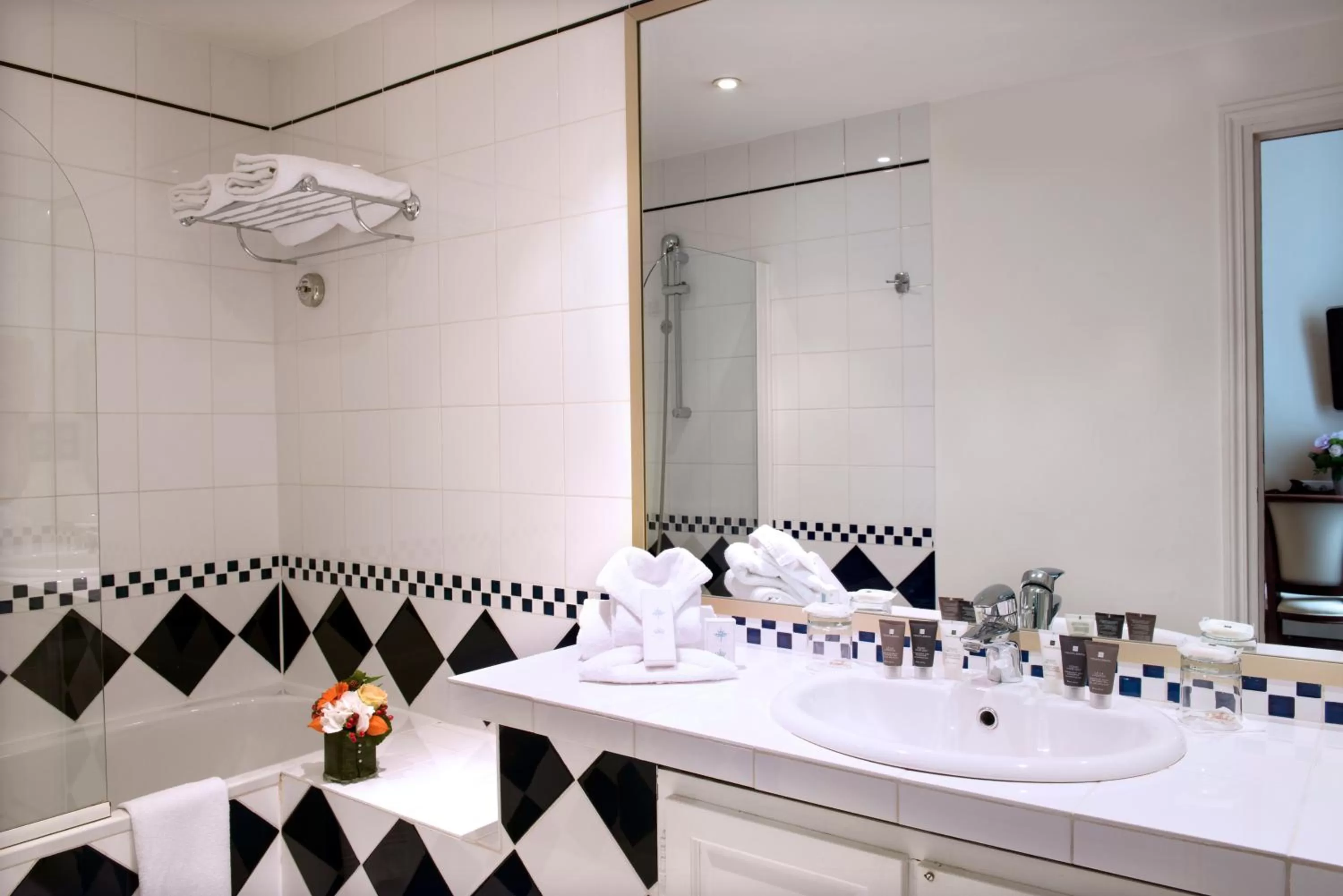 Bathroom in Hôtel West End Promenade