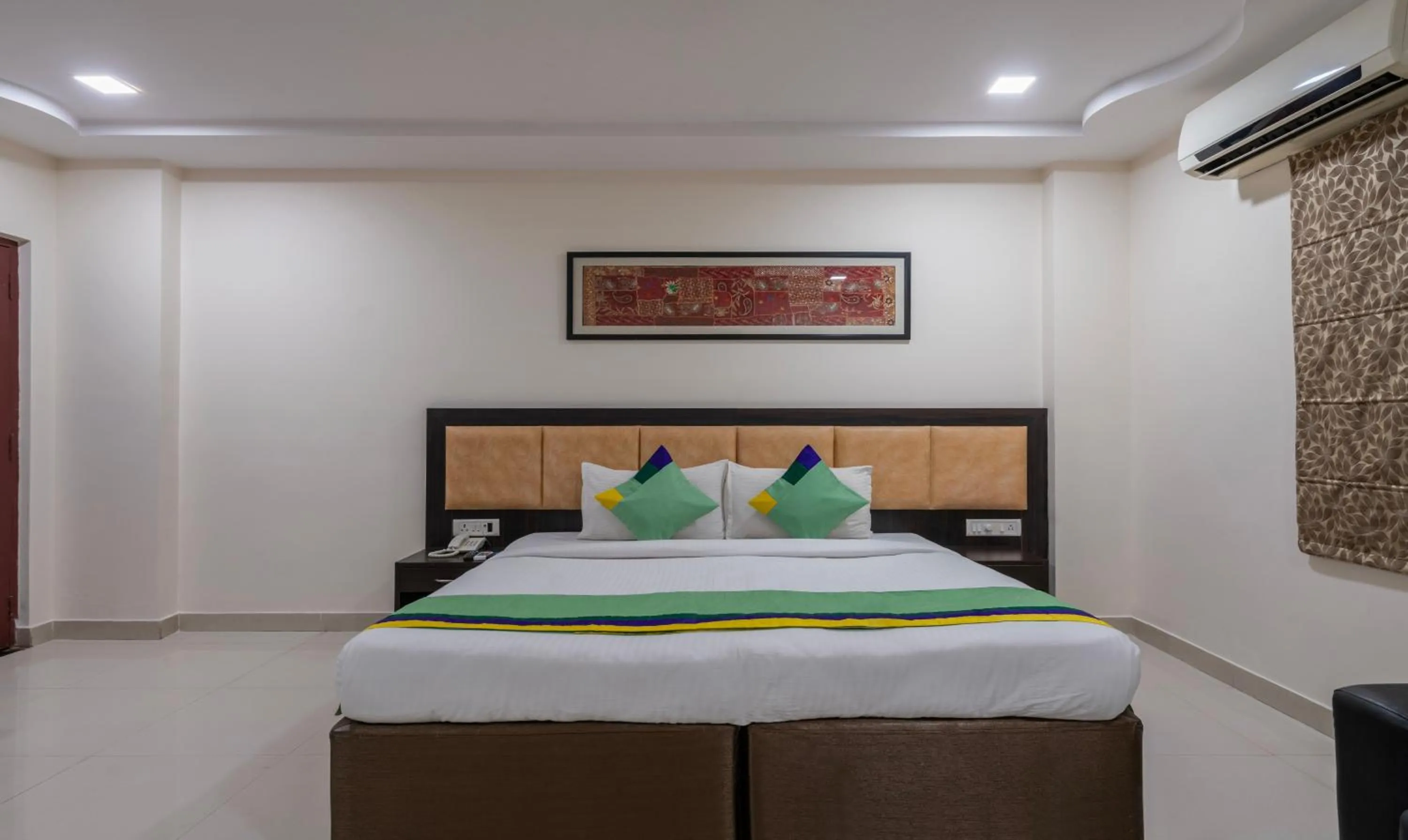 Bed in Treebo Emerald