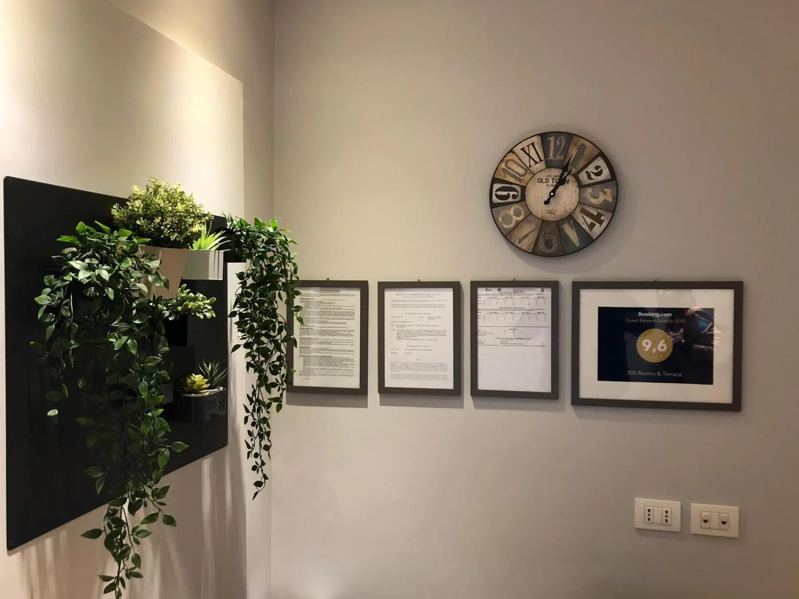 Certificate/Award in 200 ROOMS & TERRACE