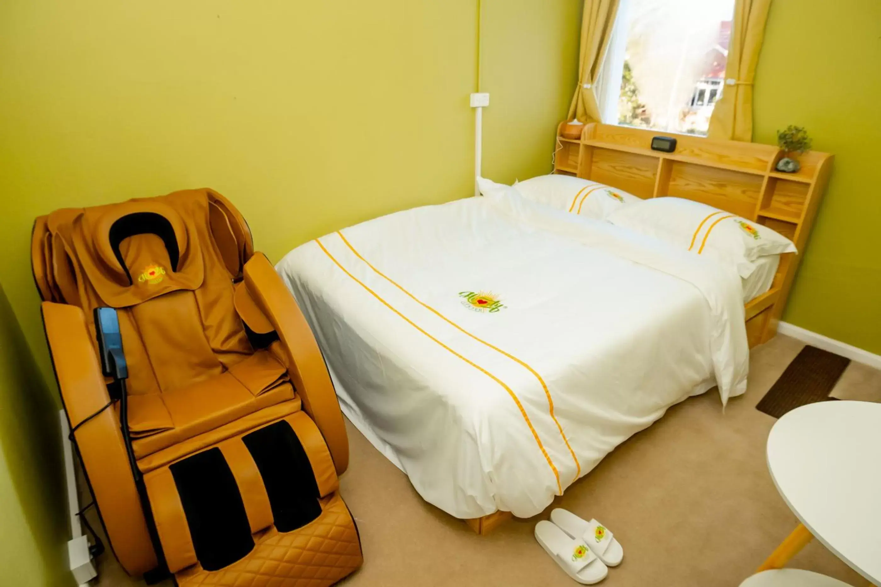 Queen Room with Shared Bathroom in Hearty Center Motel Queen Room with Shared Bathroom in Hearty Center Motel