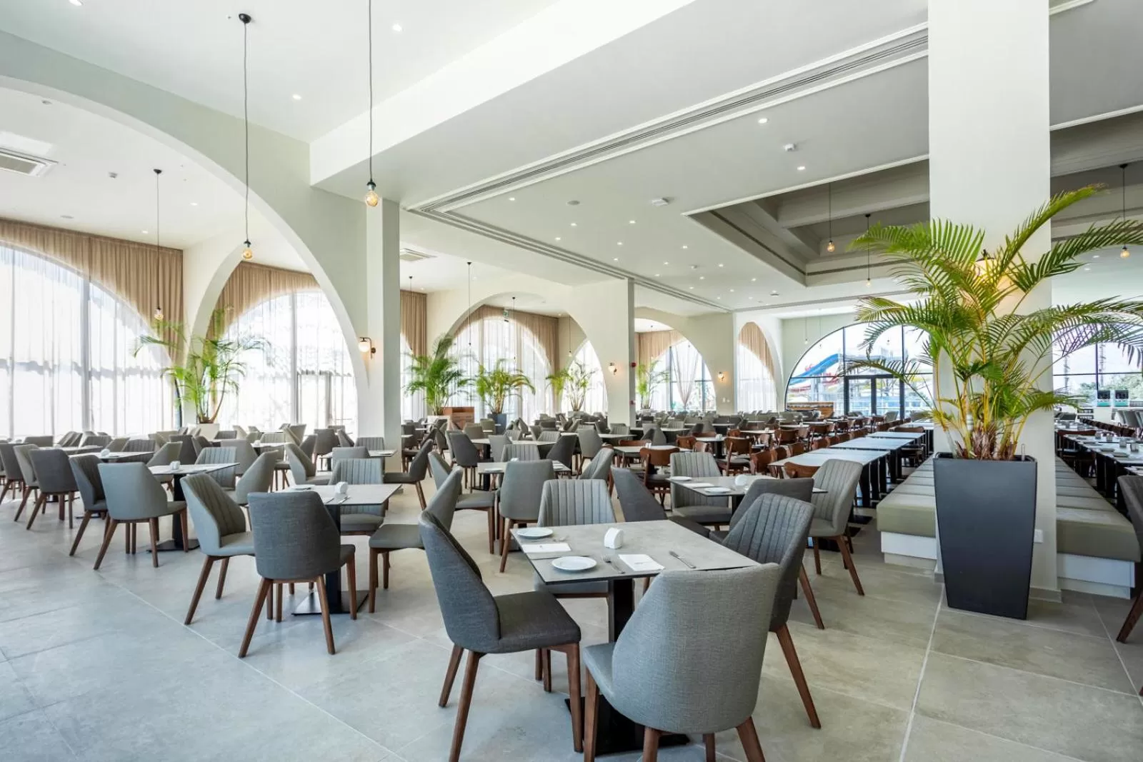 Restaurant/places to eat in Louis Phaethon Beach