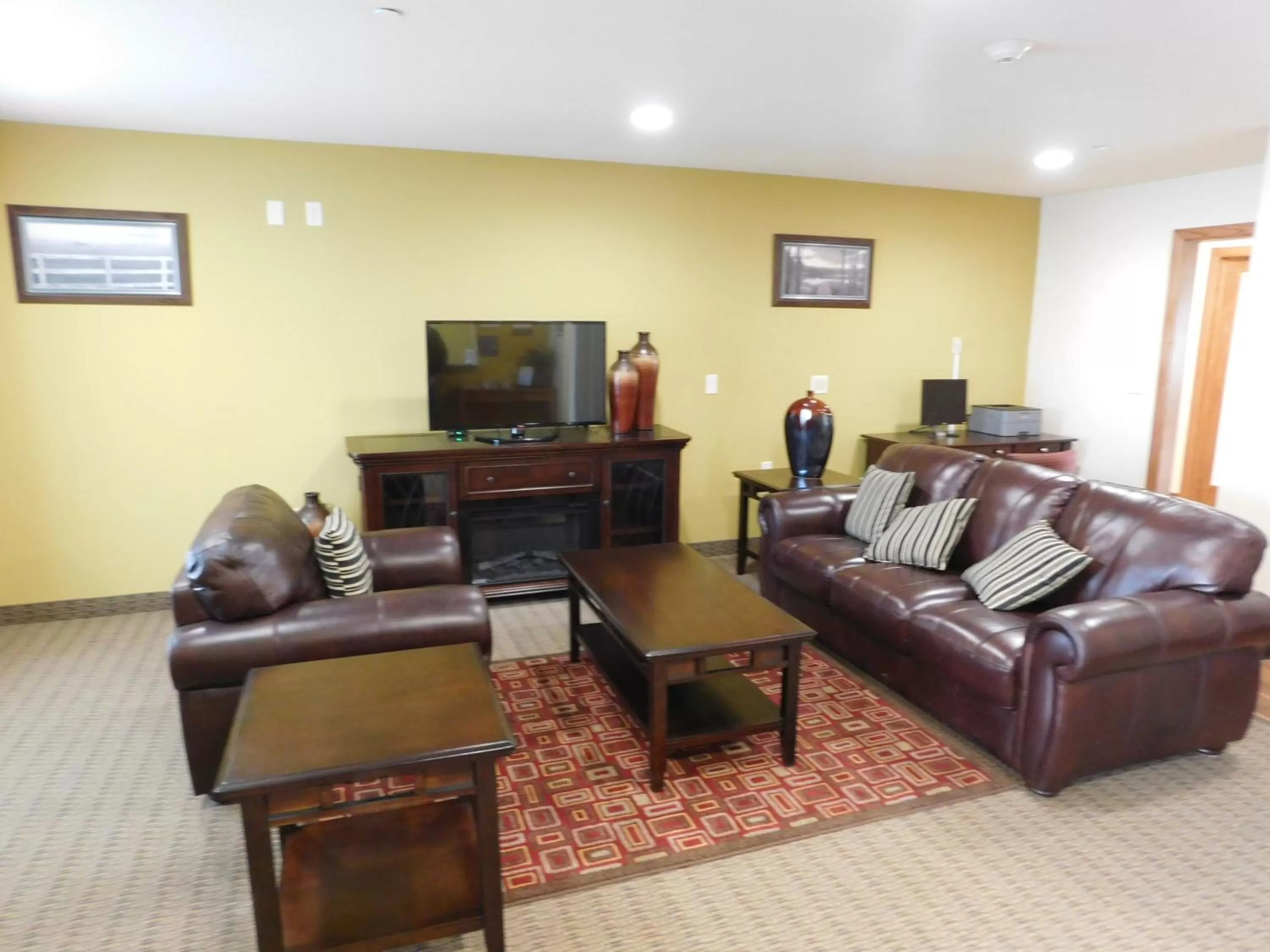 Lobby or reception in Days Inn & Suites by Wyndham Rochester South