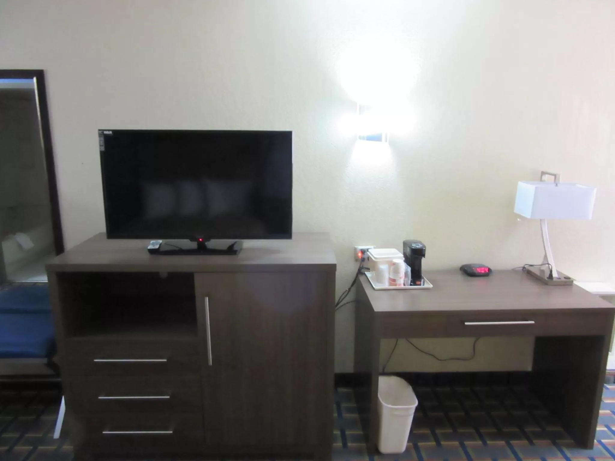 TV and multimedia in Quality Inn & Suites near Six Flags East