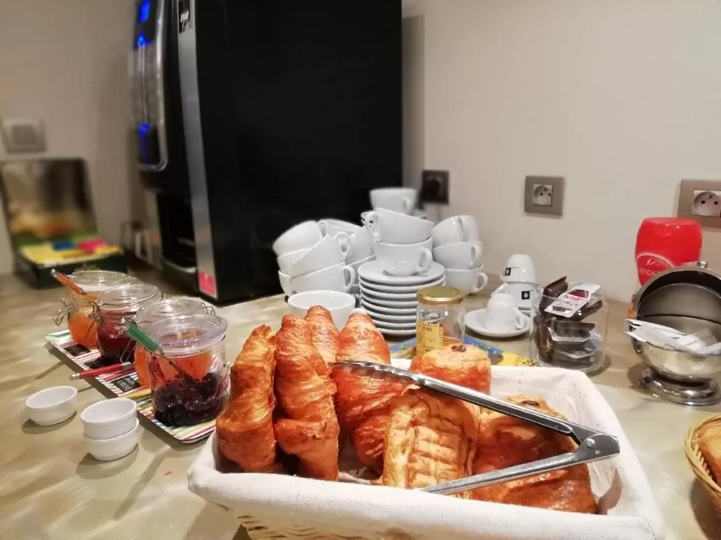 Food and drinks in Hotel d'Angleterre