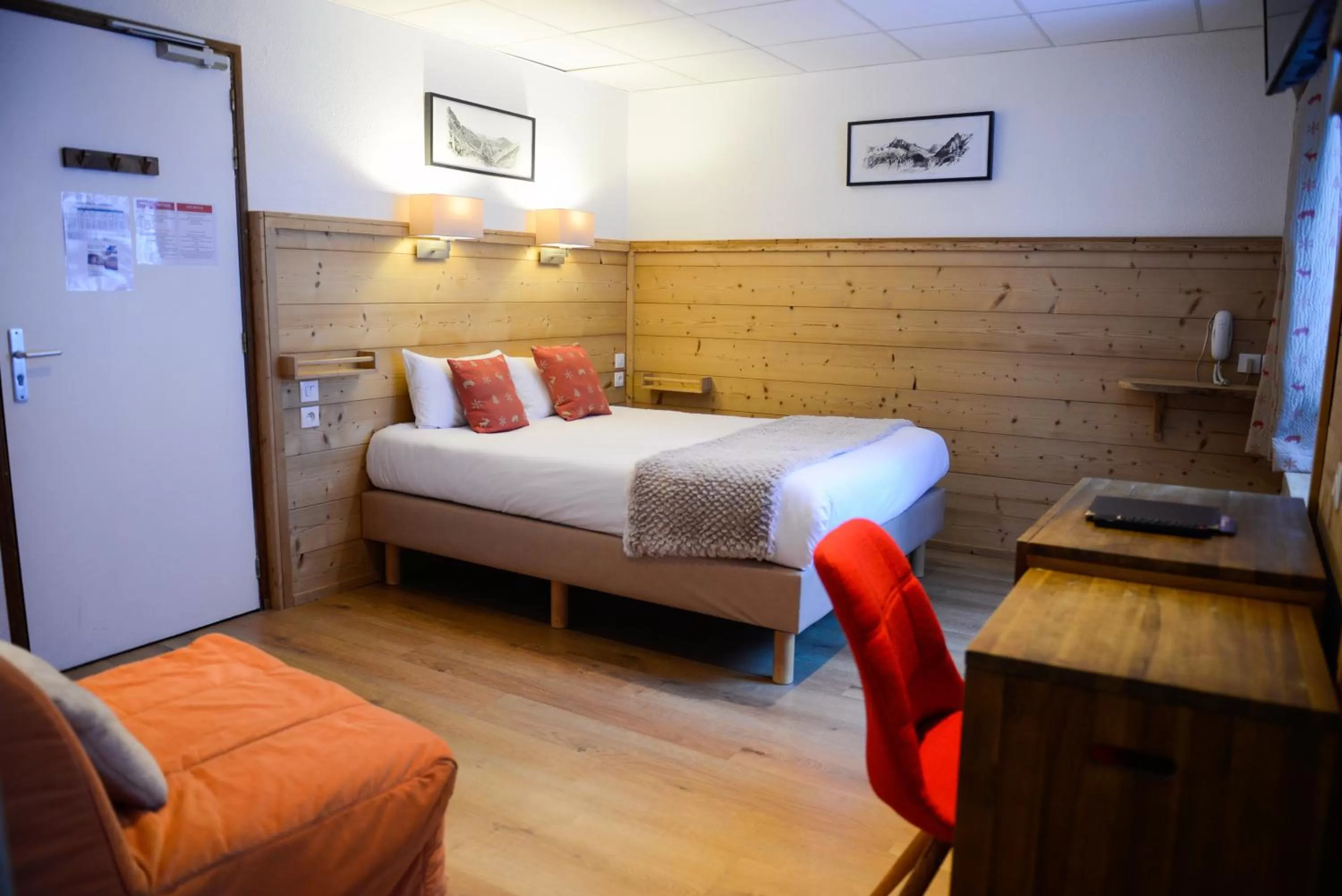 Photo of the whole room, Bed in Les Campanules