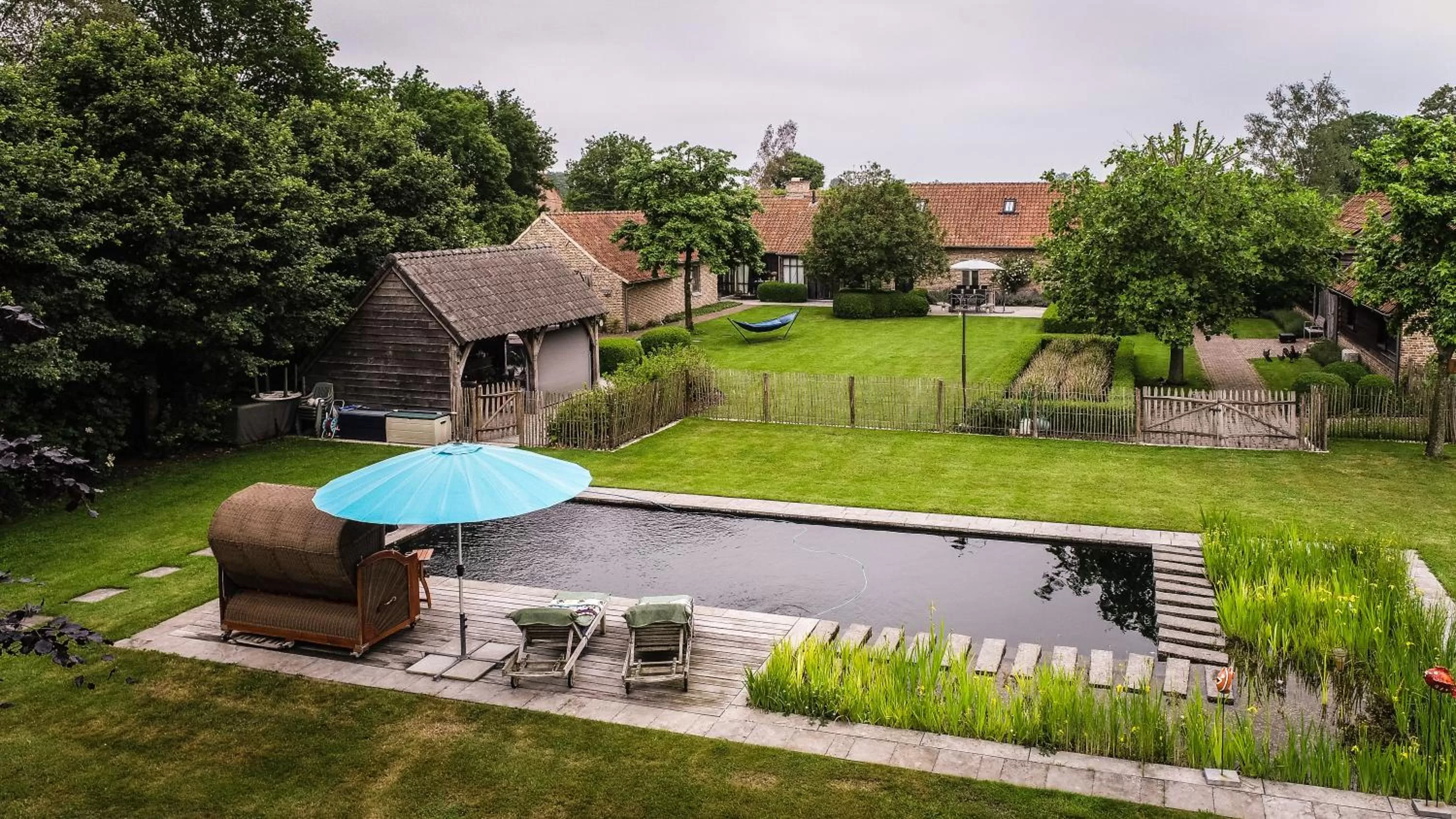 Swimming pool in Wabi Sabi B&B