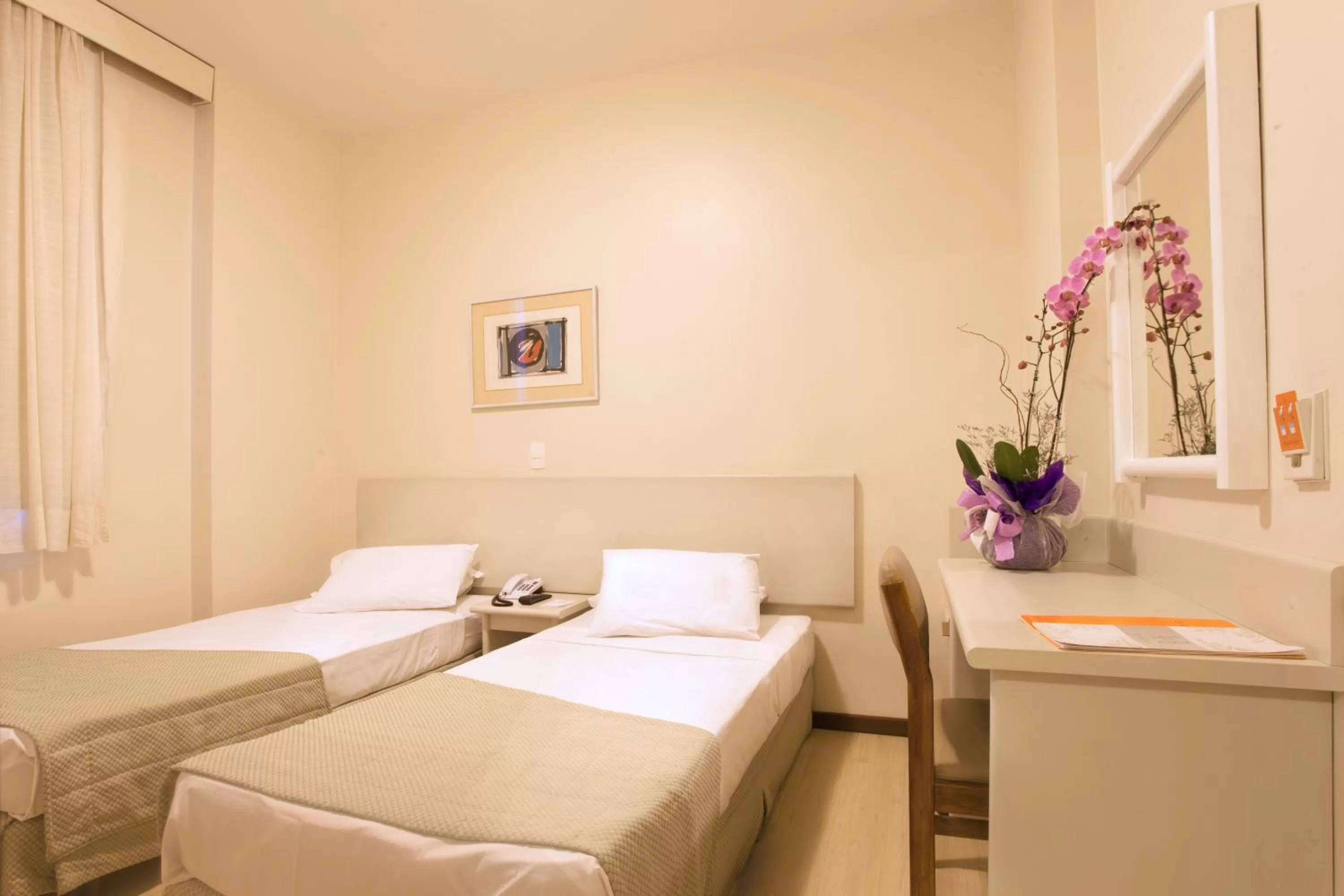 Photo of the whole room, Bed in Boulevard Express