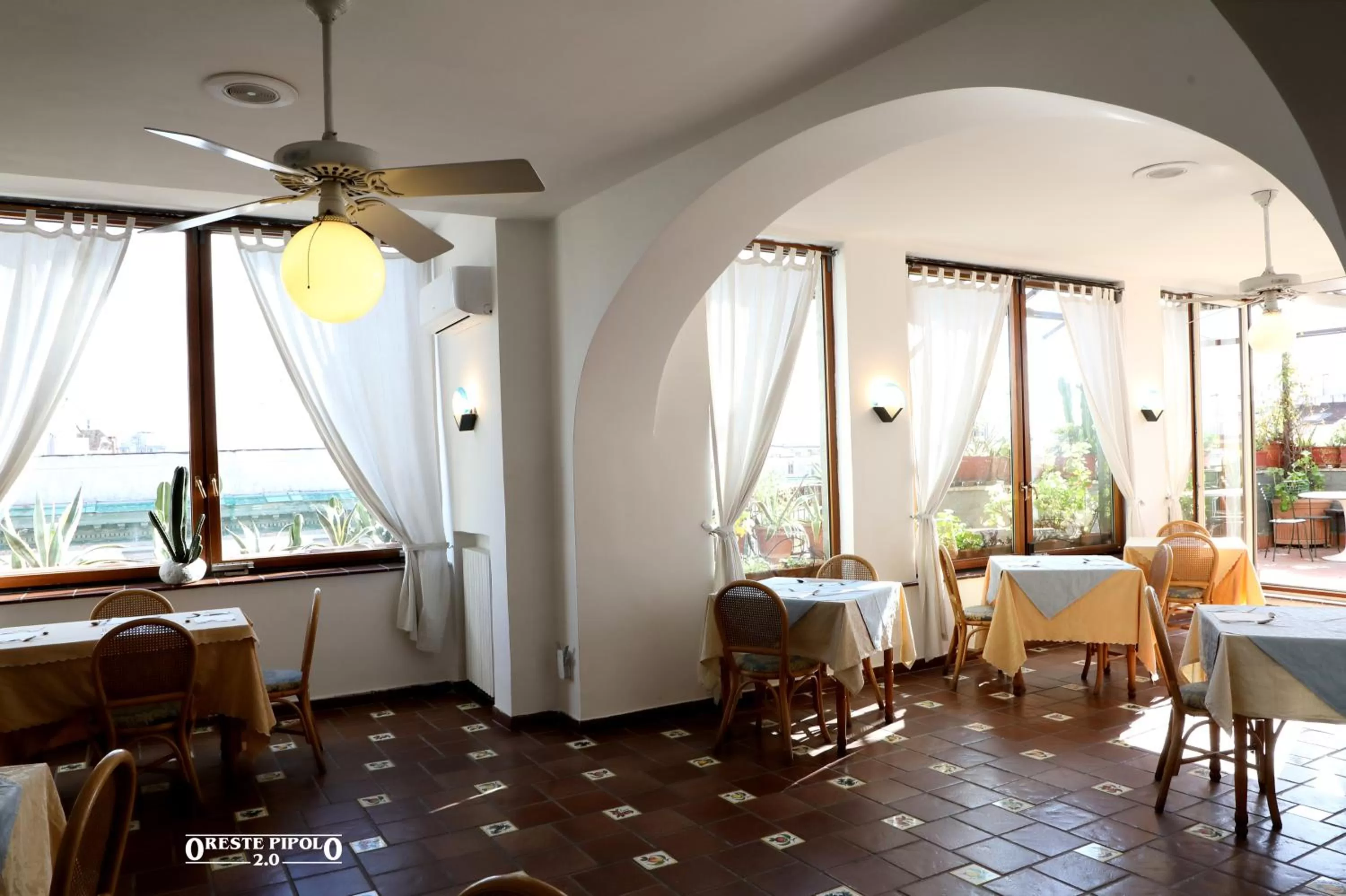 Restaurant/places to eat in Jazz Hotel