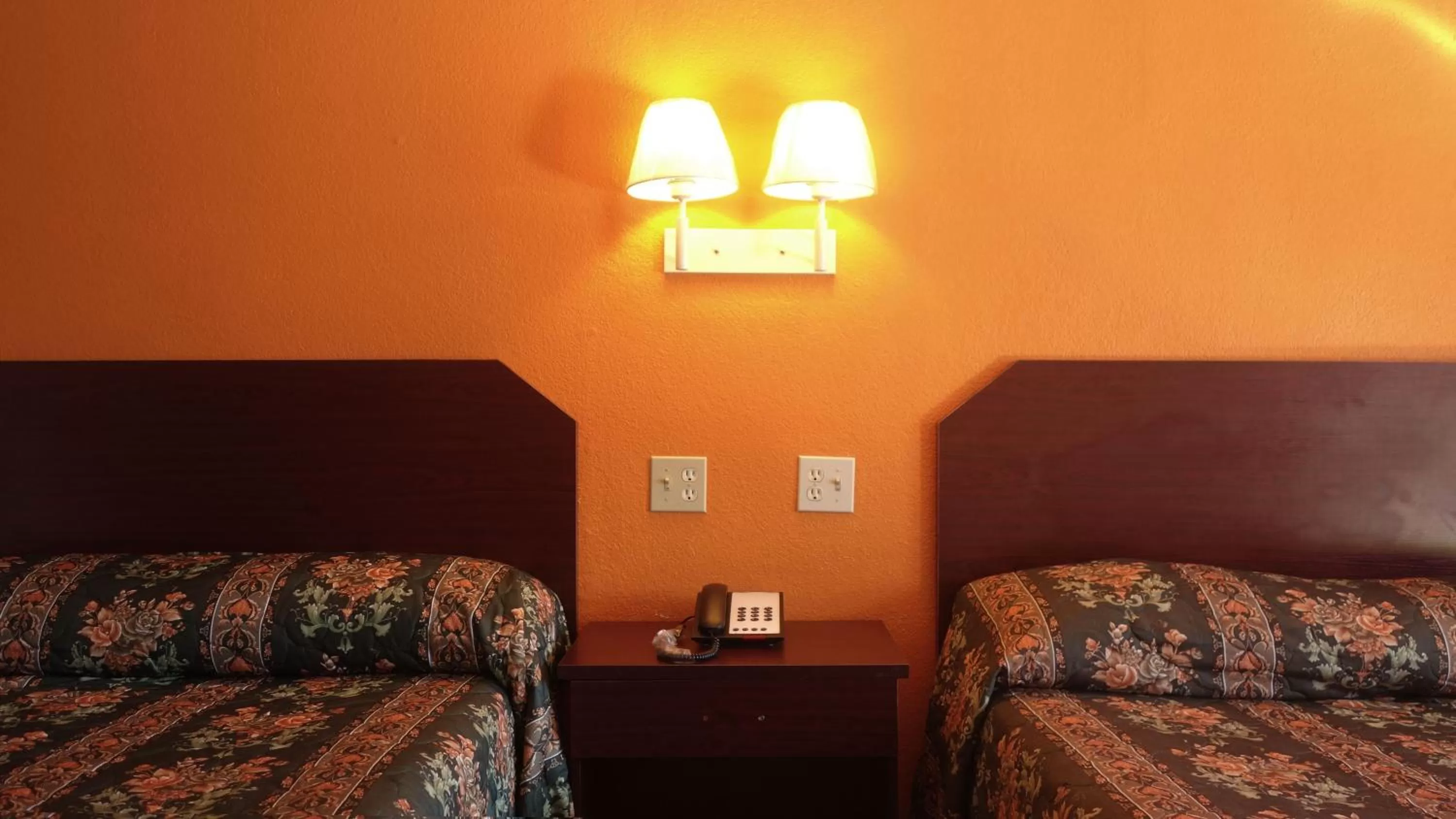 Bed in Baton Rouge West Inn