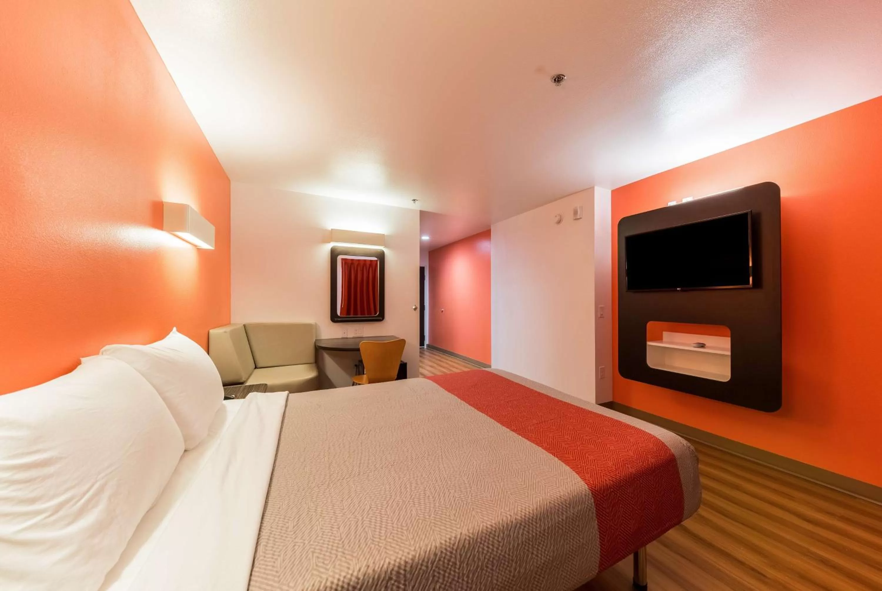 Photo of the whole room, Bed in Motel 6 Fort Worth, TX - North - Saginaw