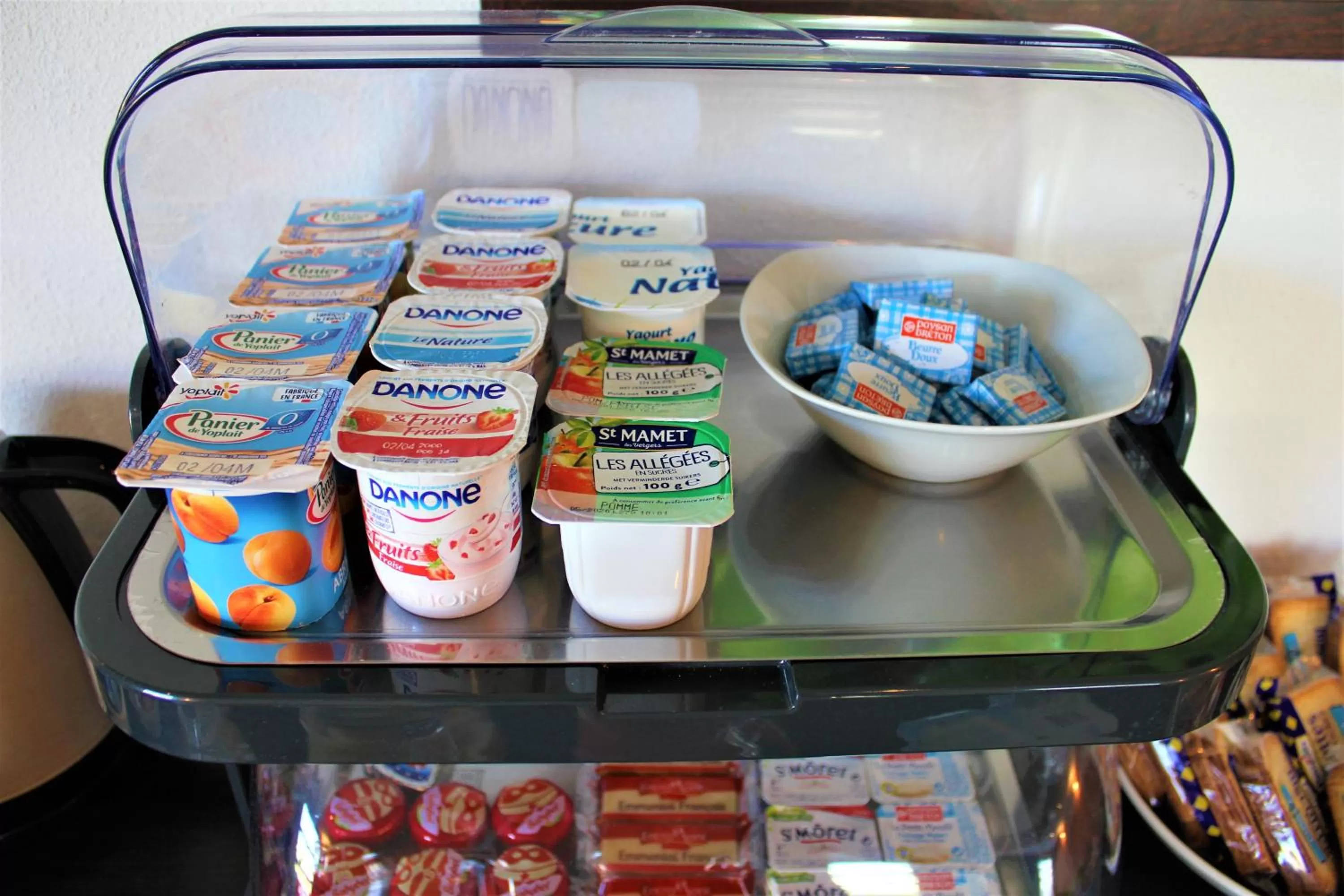 Buffet breakfast in KOSY Appart'Hôtels - Campus Del Sol Esplanade