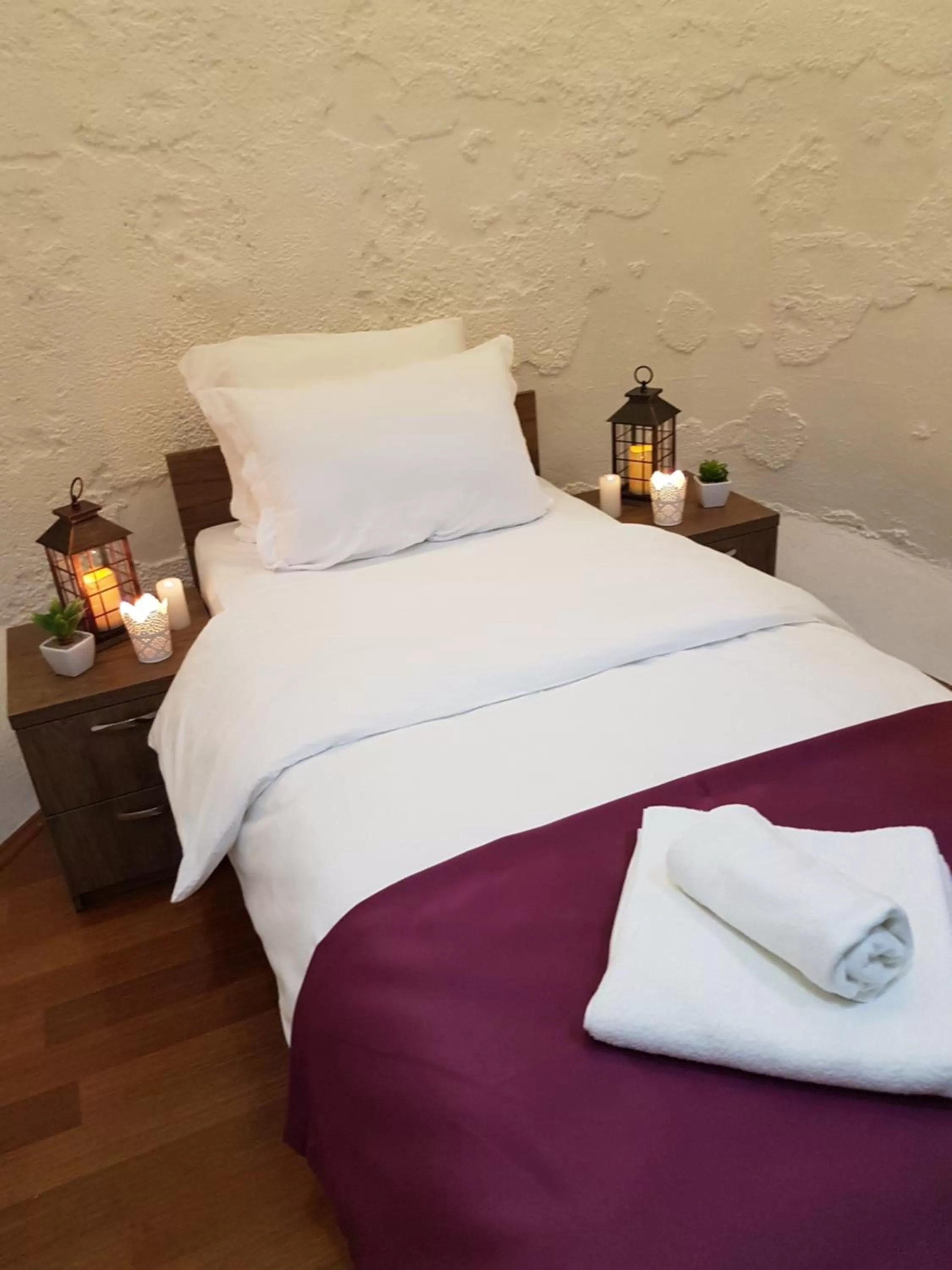 Bed in Hotel and winery LOZAR