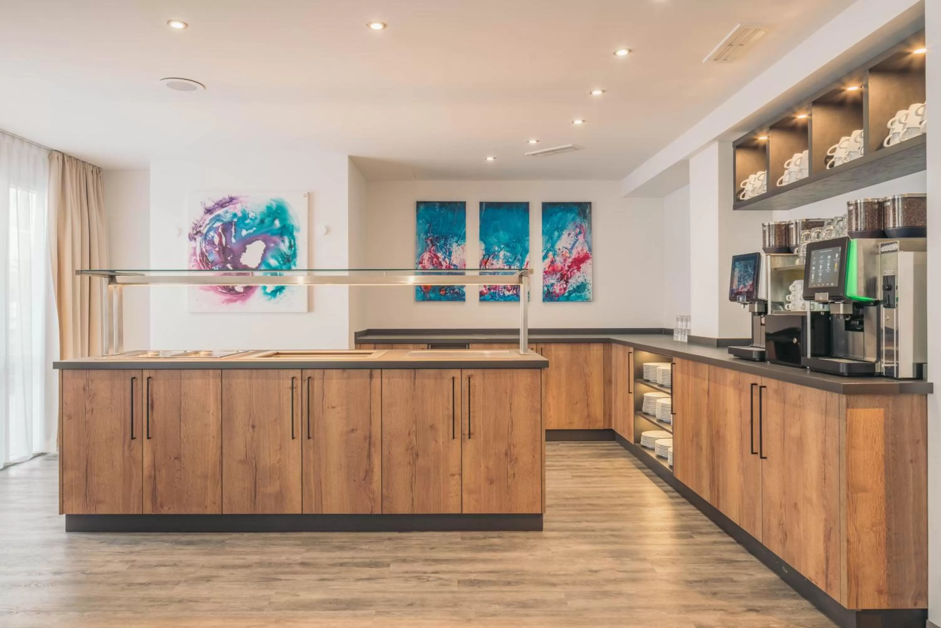 Restaurant/places to eat in AWA Hotel