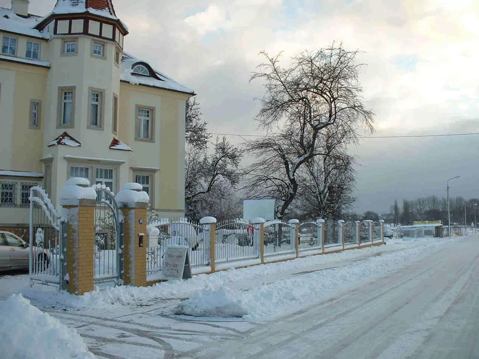 Facade/entrance, Winter in Pension Villa Else