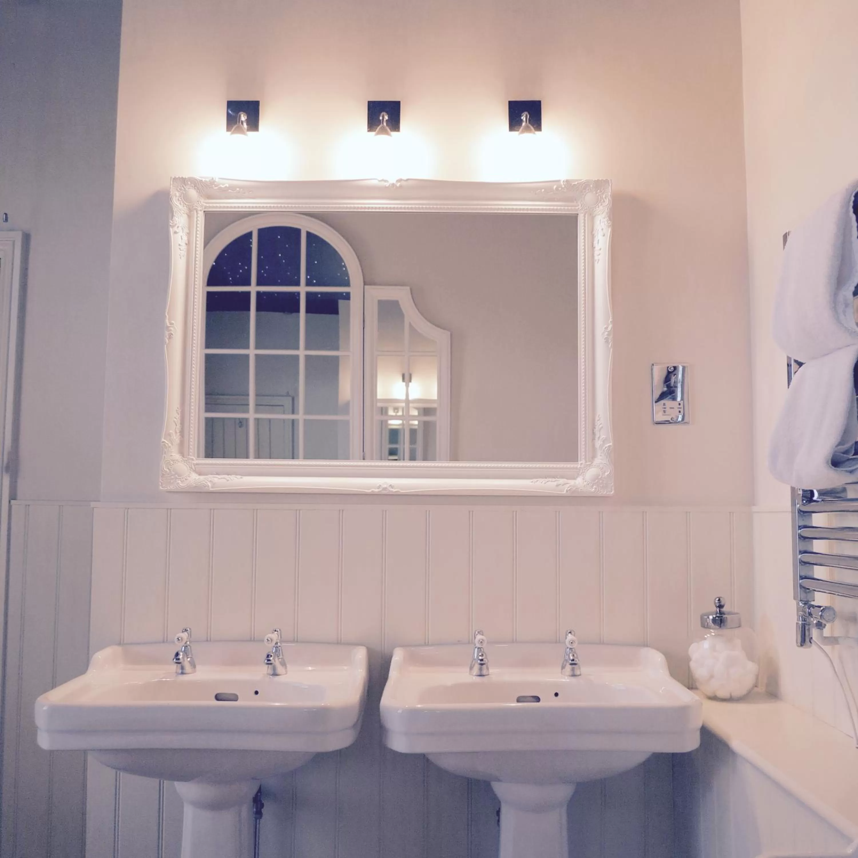 Bathroom in The Salwey Arms