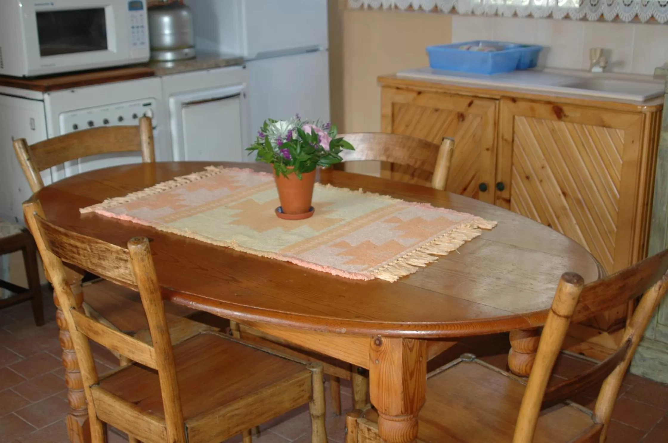 Kitchen or kitchenette, Dining Area in La Motte B&B