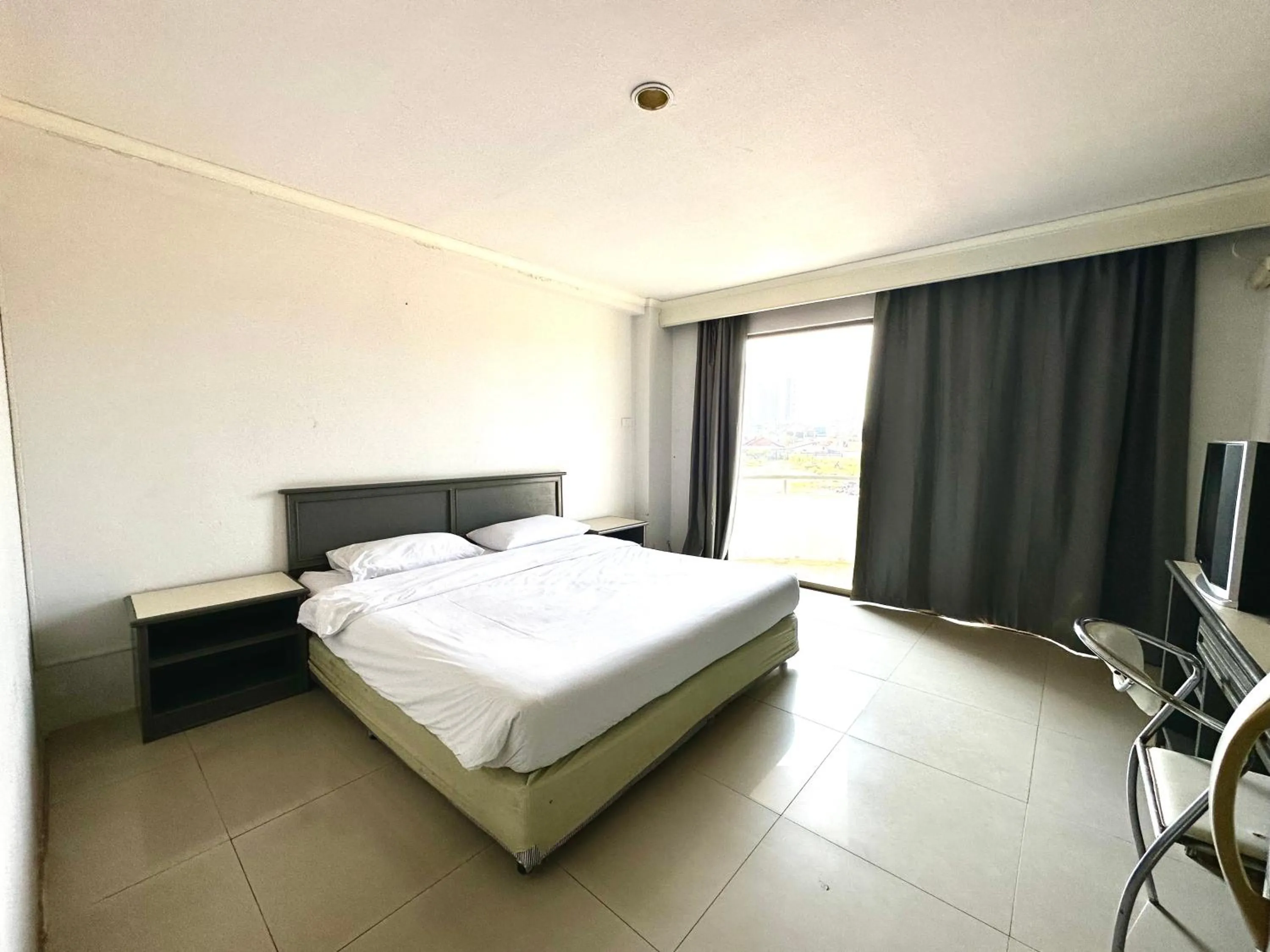 Bed in Garden Paradise