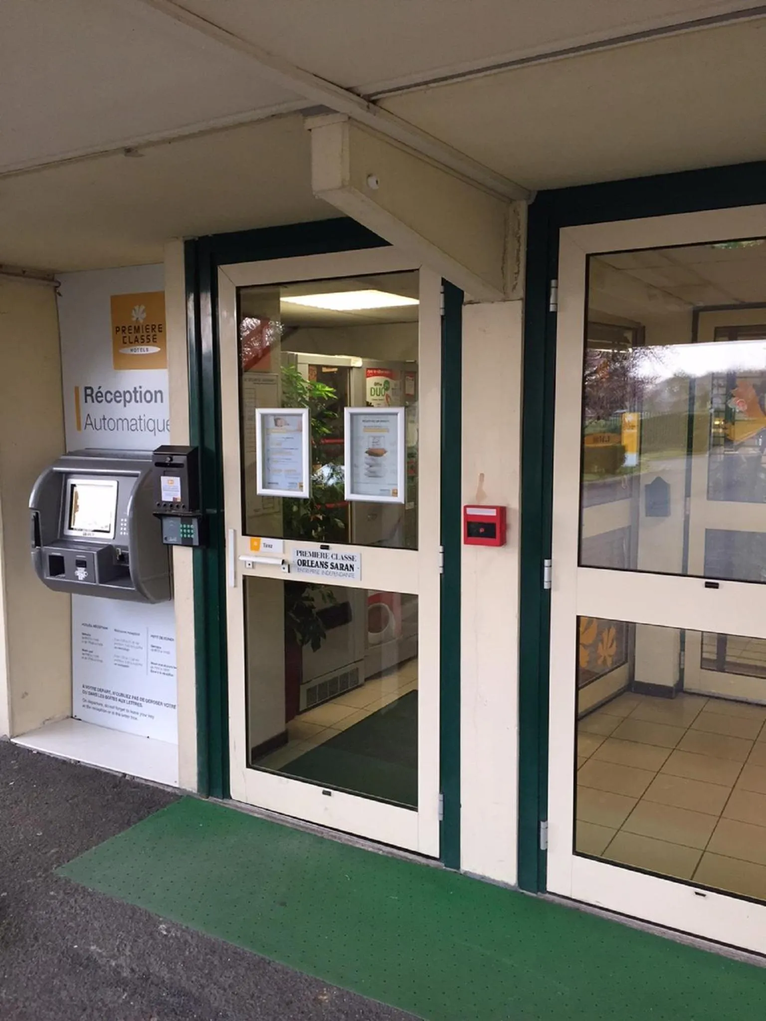 Facade/entrance in Premiere Classe Orleans Nord - Saran