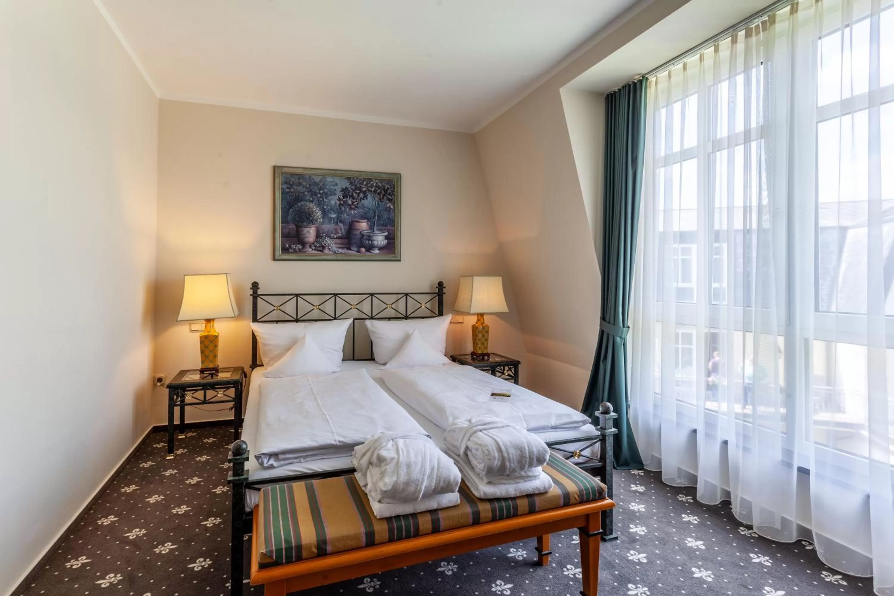 Photo of the whole room, Bed in Best Western Wein- und Parkhotel