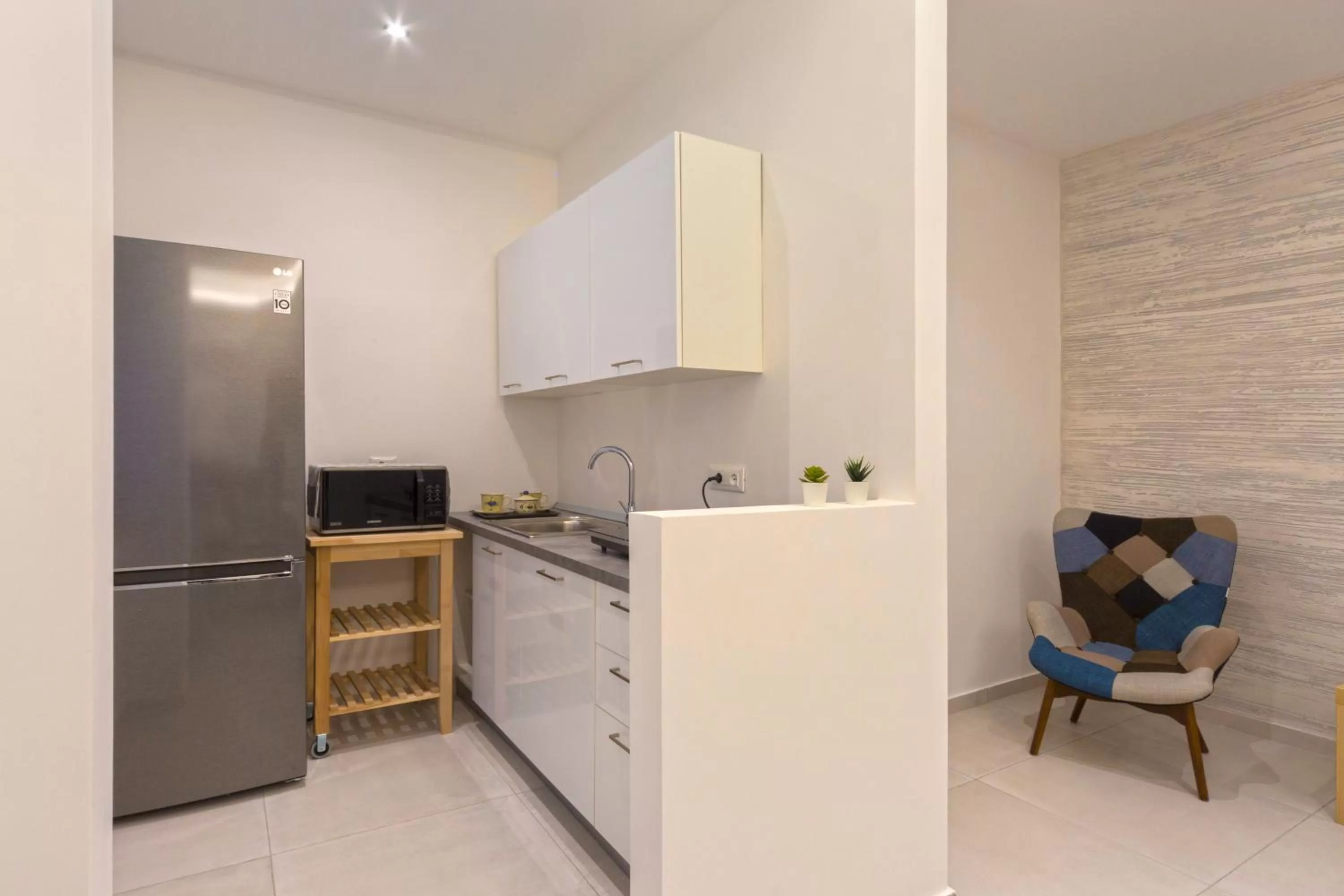 Kitchen/Kitchenette in Syraka Camere