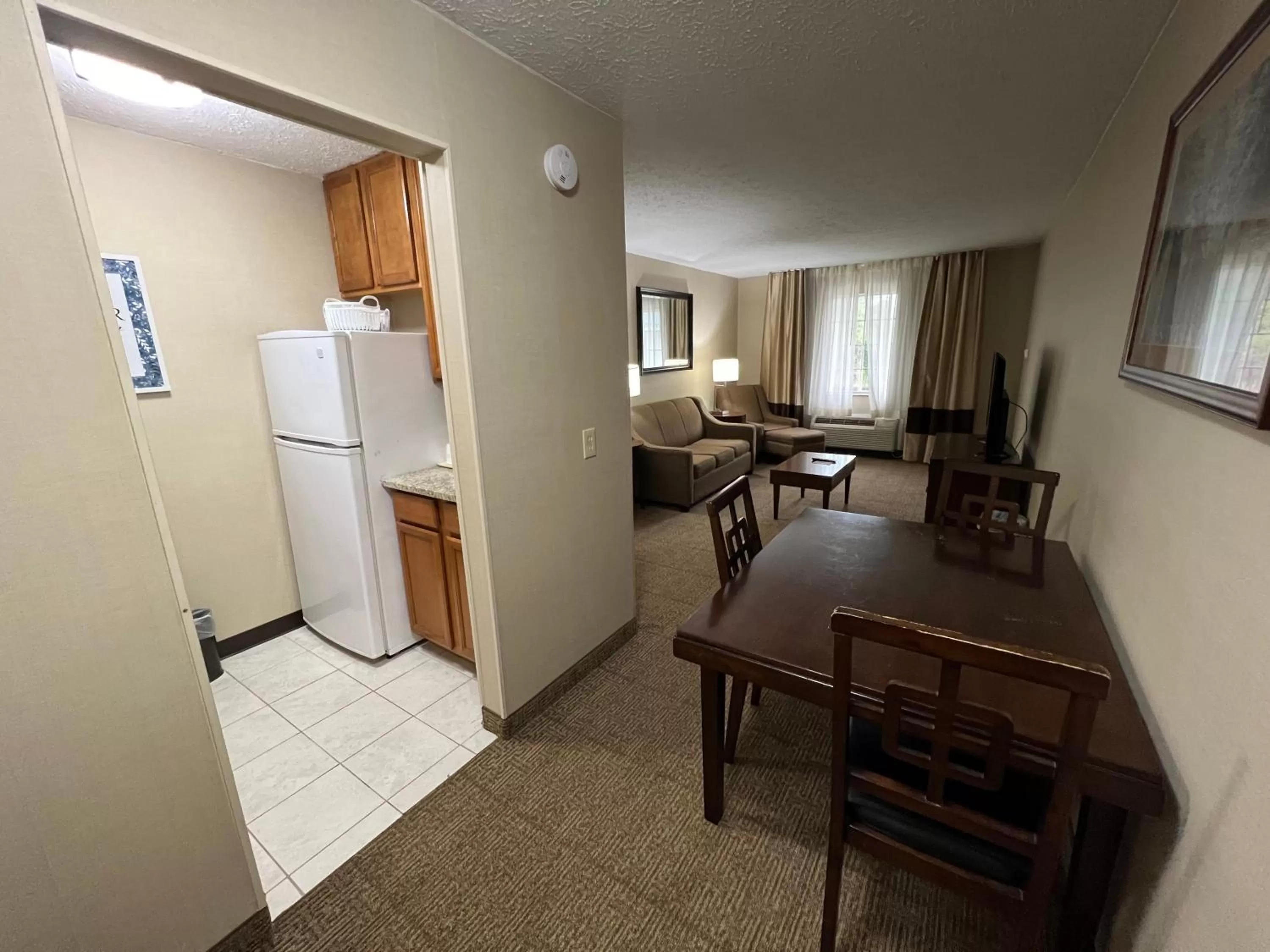 Living room in Wyndham Garden Hotel Cross Lanes Charleston