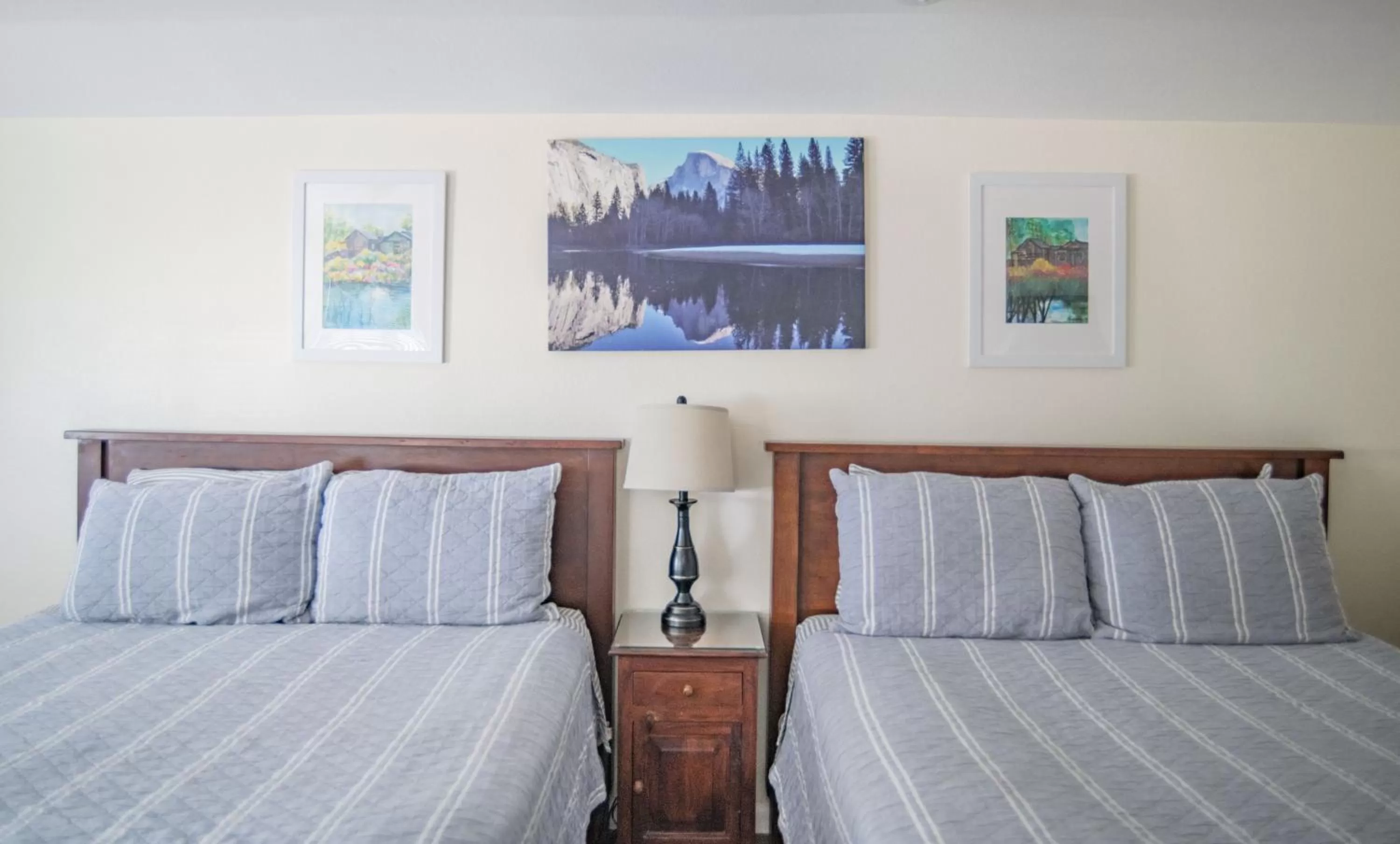 Bed in Mt Williamson Motel and Basecamp