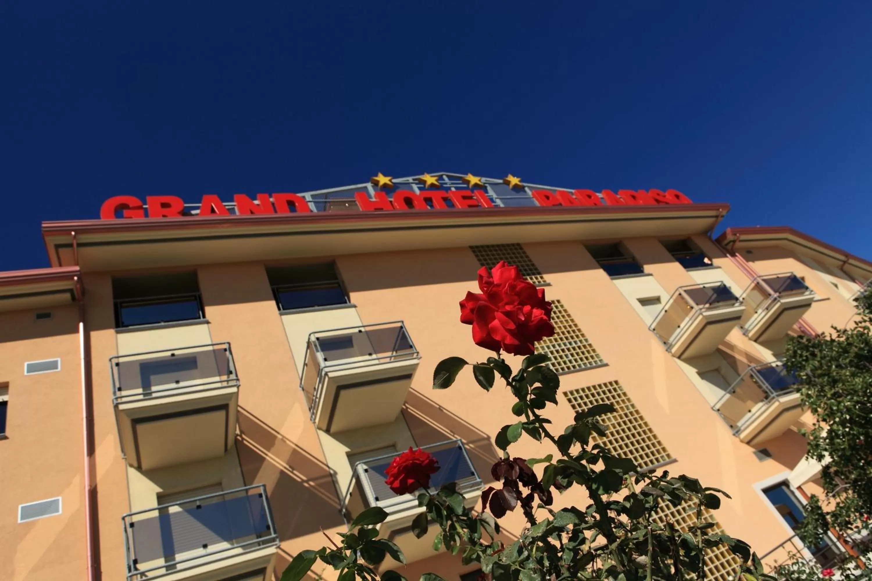 Facade/entrance in Grand Hotel Paradiso