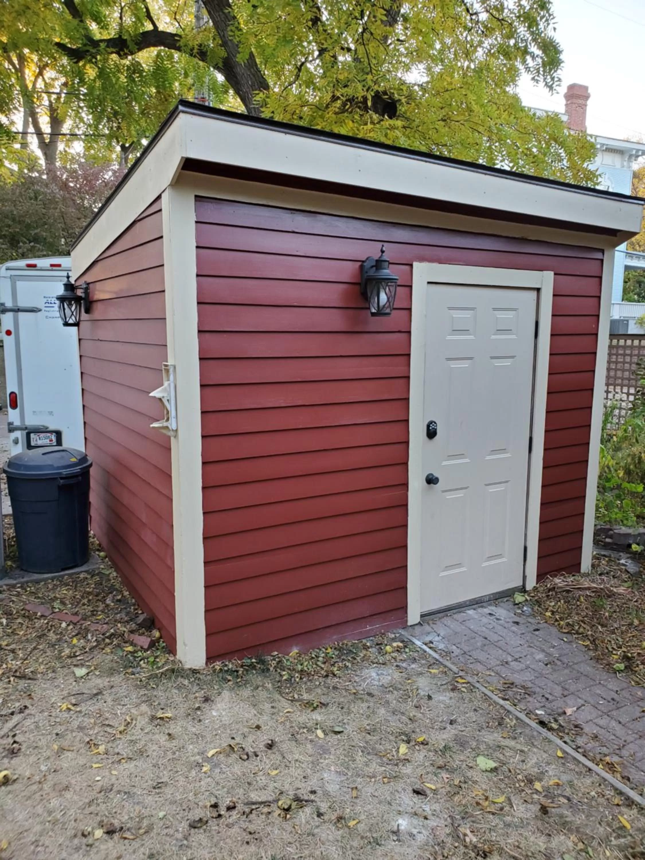 Property building in Historic Victorian Inn