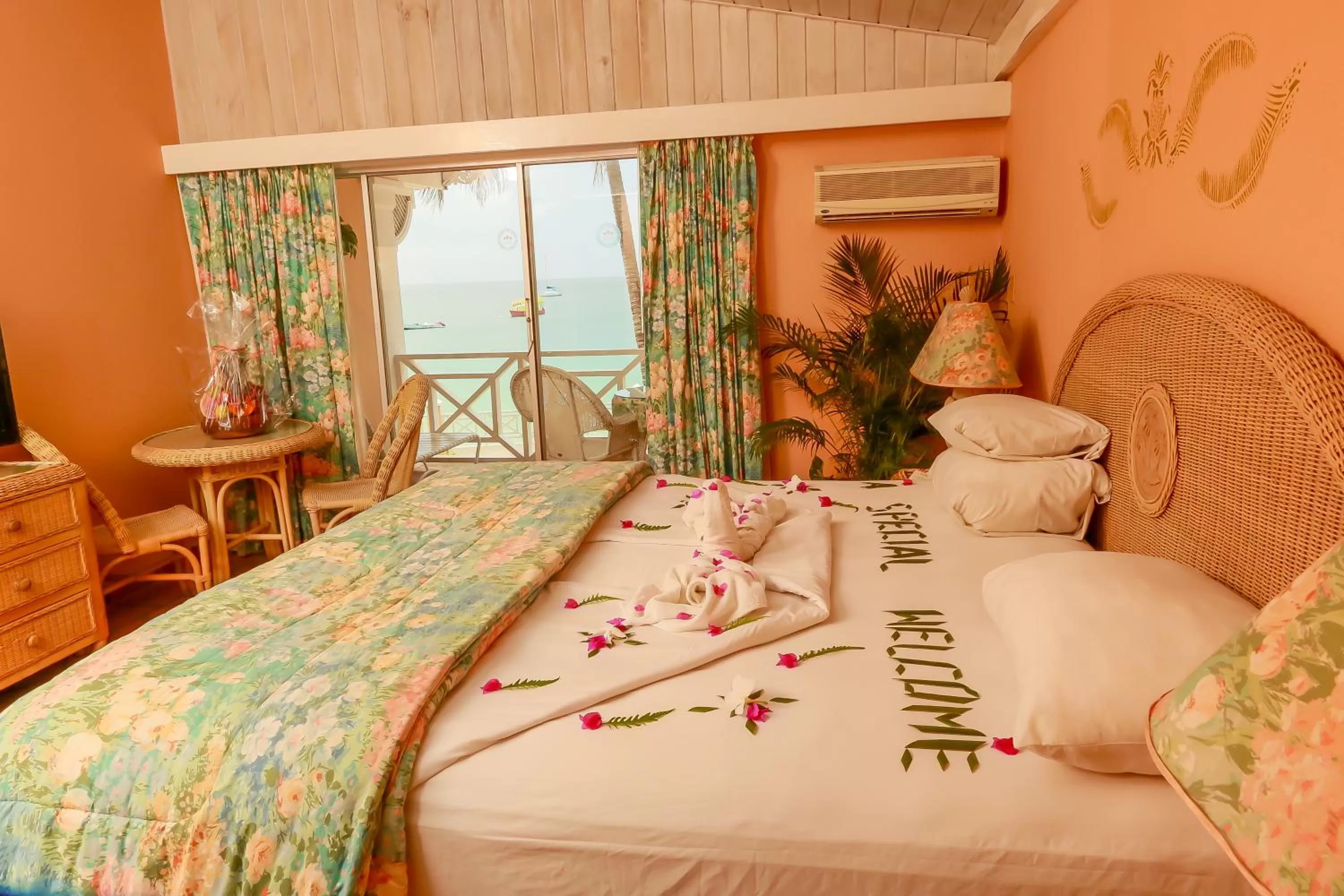 Photo of the whole room, Bed in Coco Reef Resort & Spa