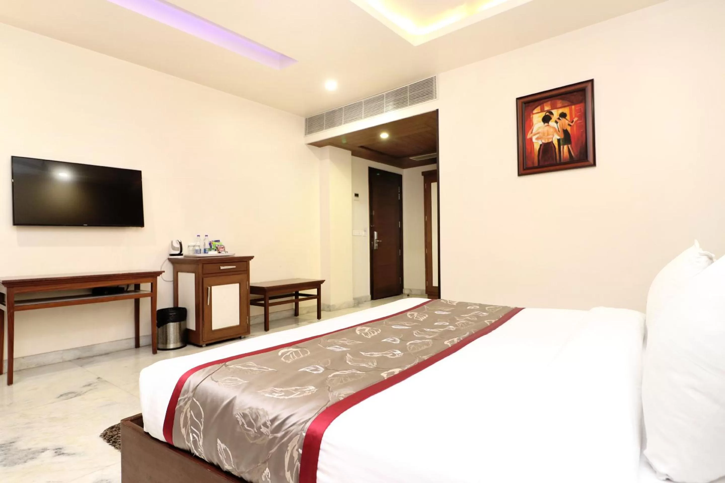 Bedroom, Bed in Hotel Leela Grande