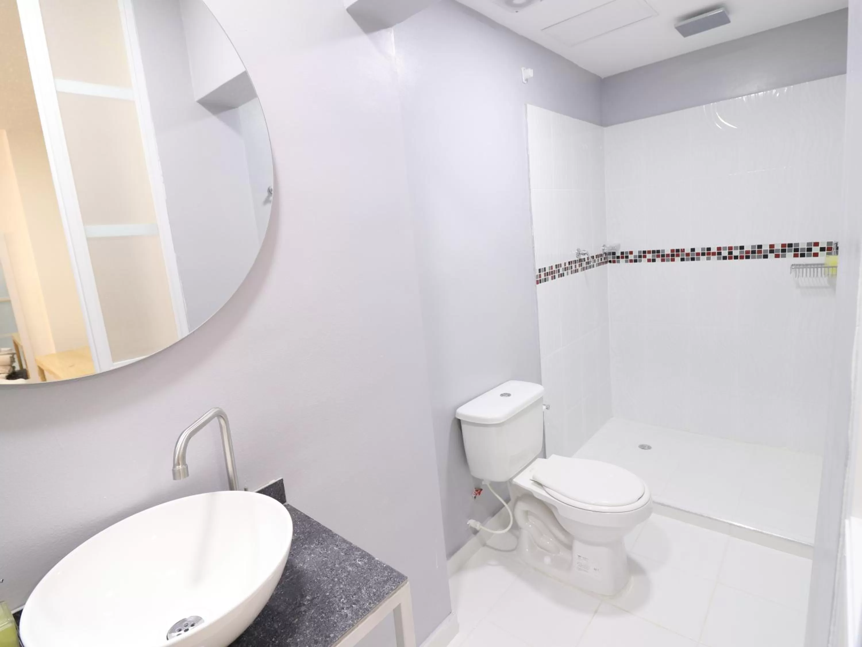 Bathroom in 554 Apartments