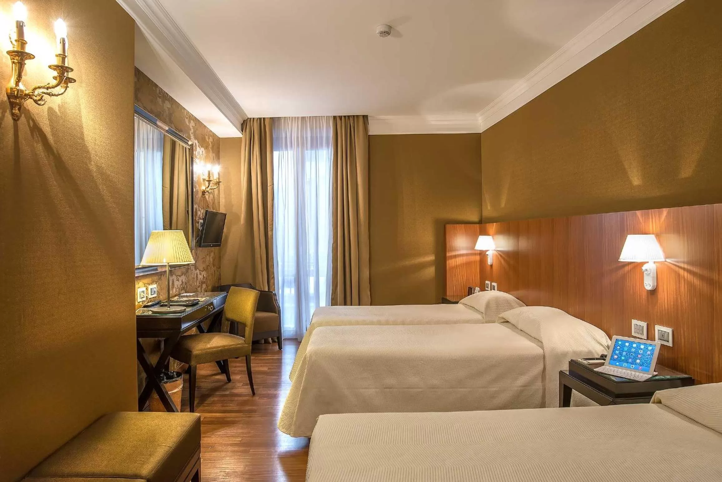 TV and multimedia, Bed in Albergo del Senato