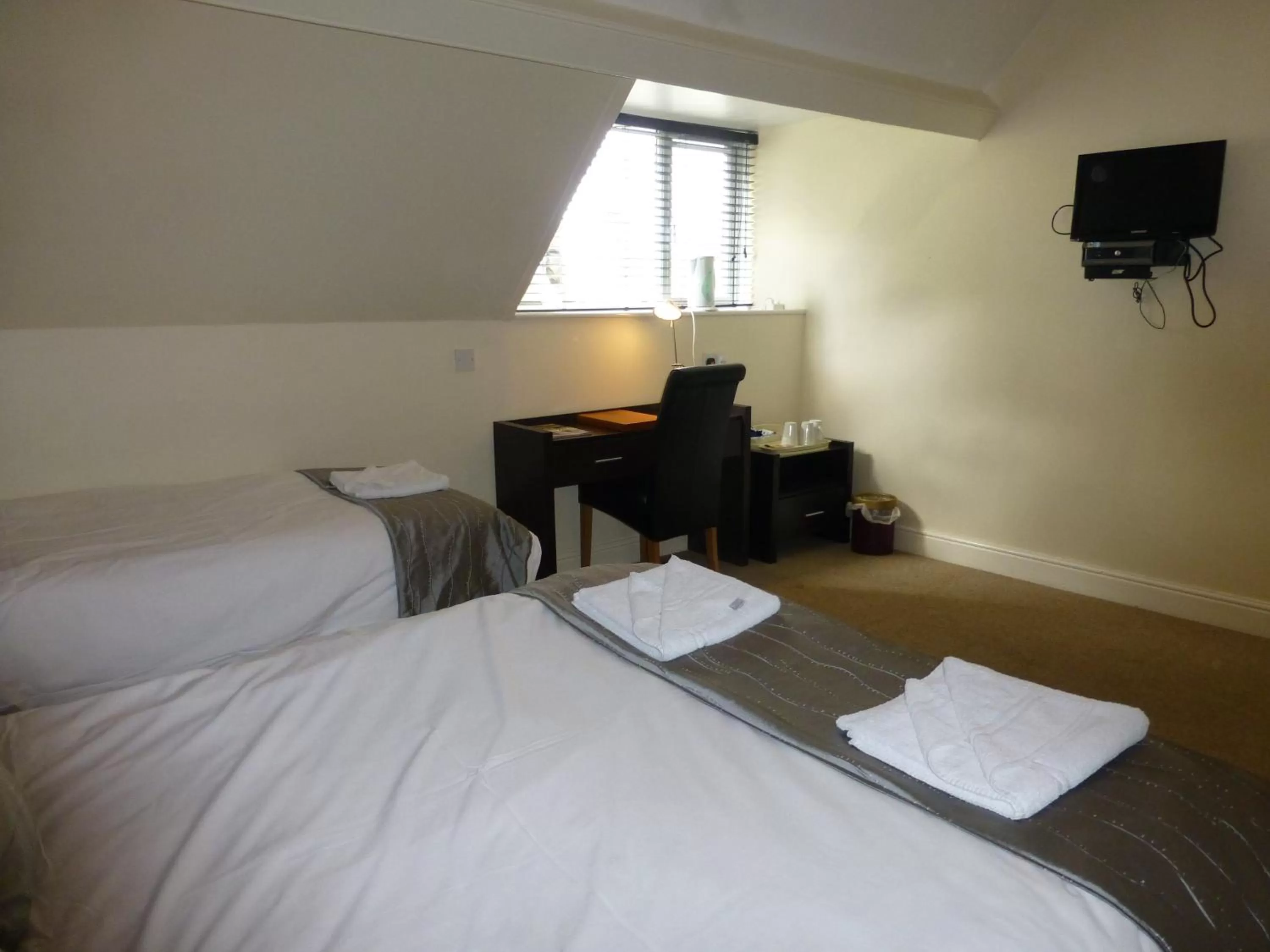 Bedroom, Bed in Maes Manor Country Hotel