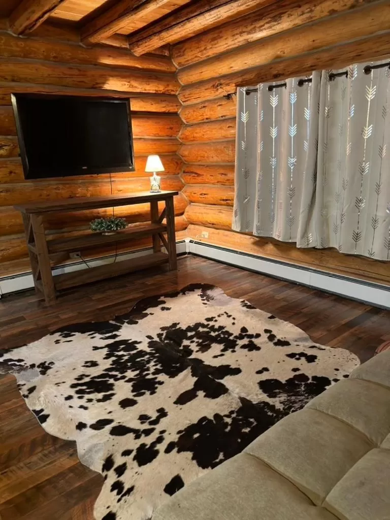 Bed in Sportsman Lodge Melrose MT