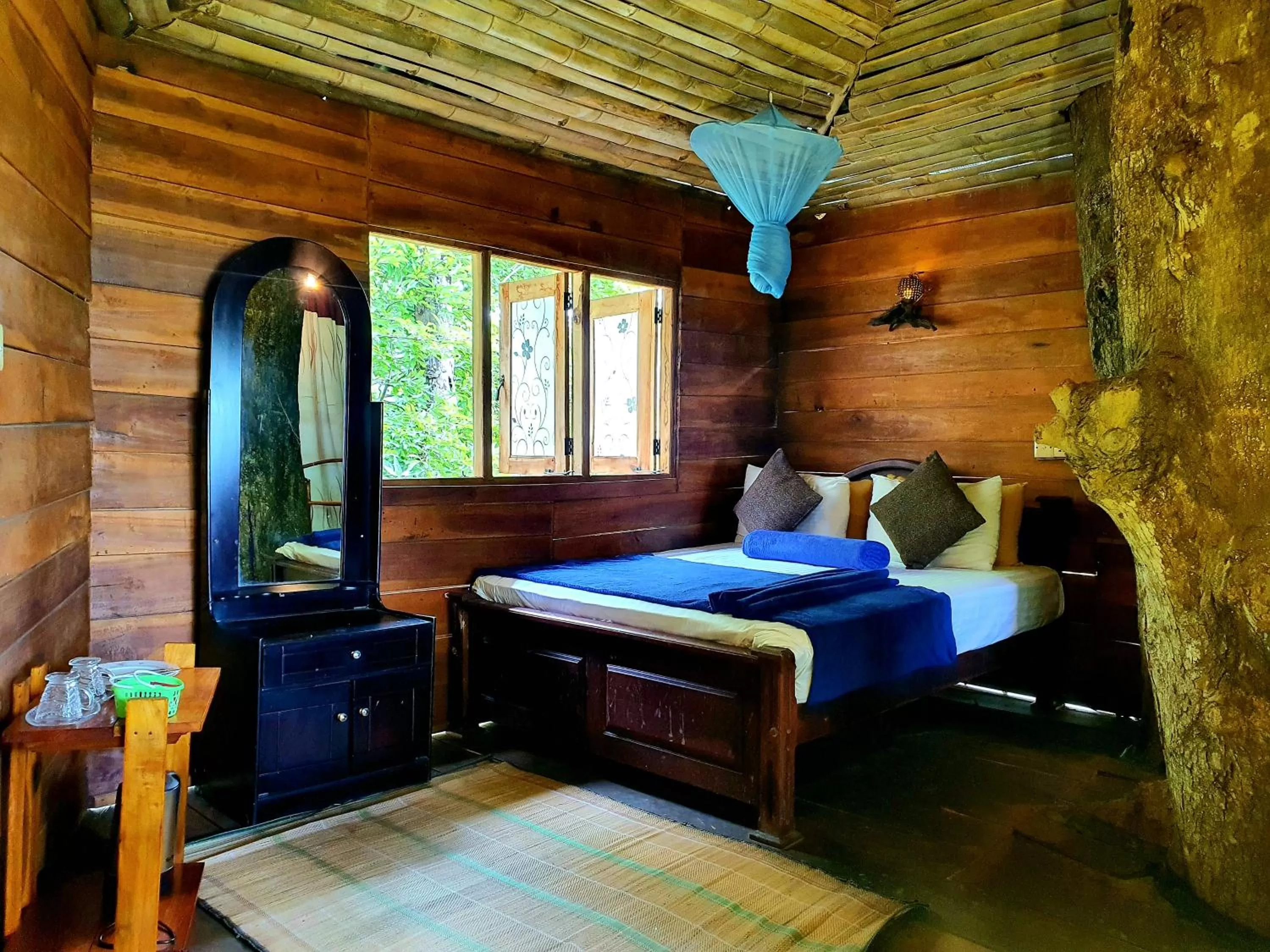Bed in The Winsome & Tree House