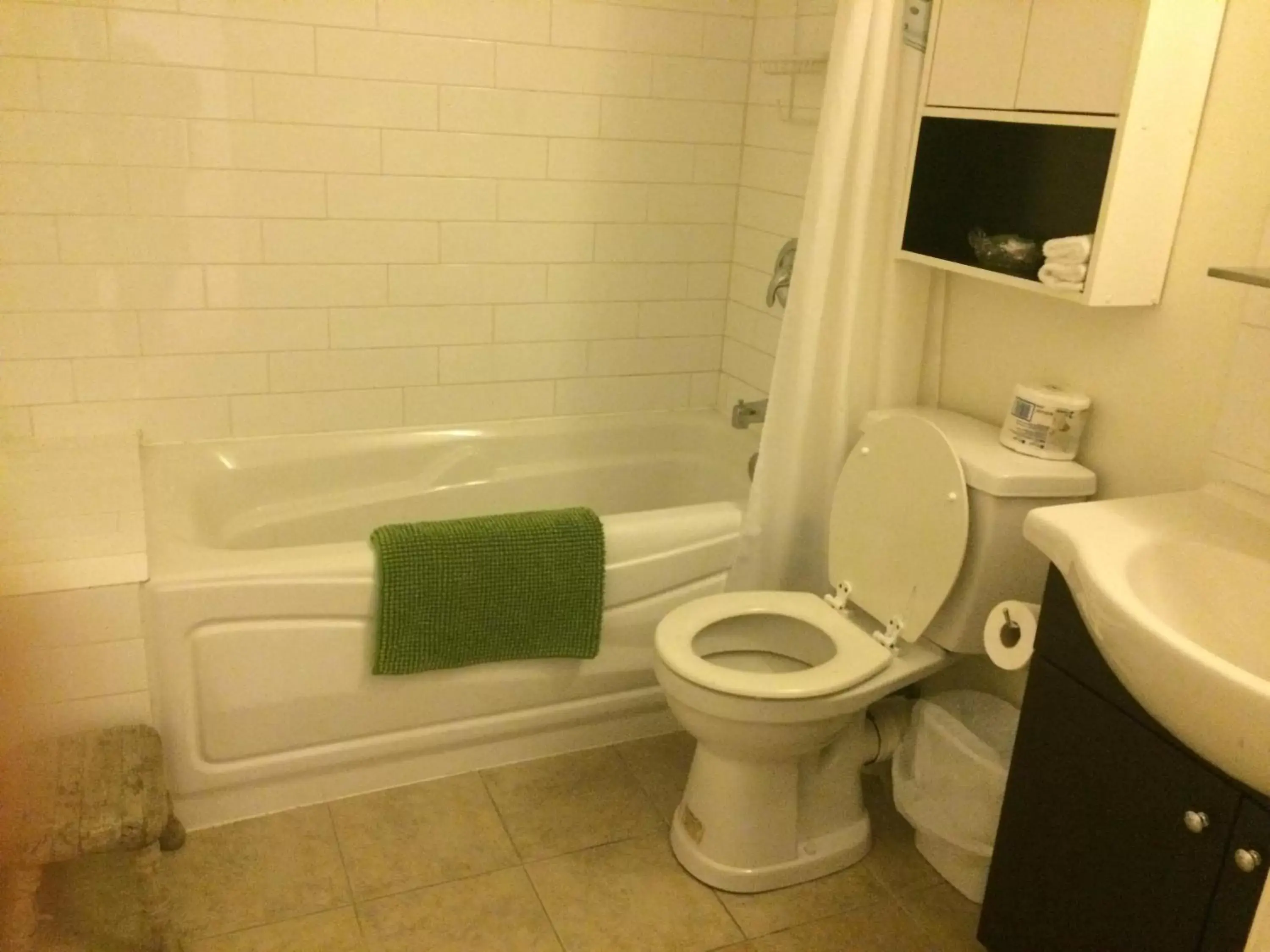 One-Bedroom Apartment in Black Rooster Guesthouse One-Bedroom Apartment in Black Rooster Guesthouse