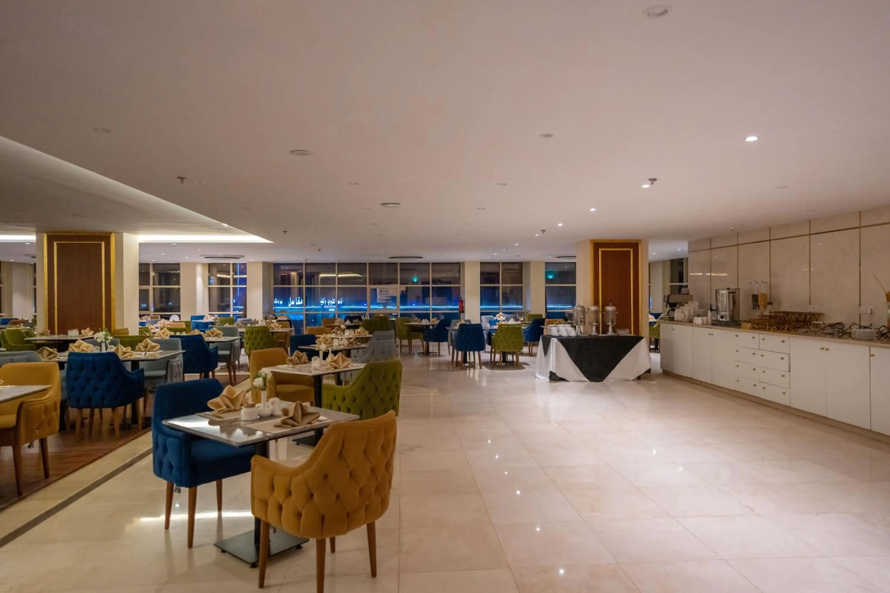 Restaurant/places to eat in Rosemond Al Hamra