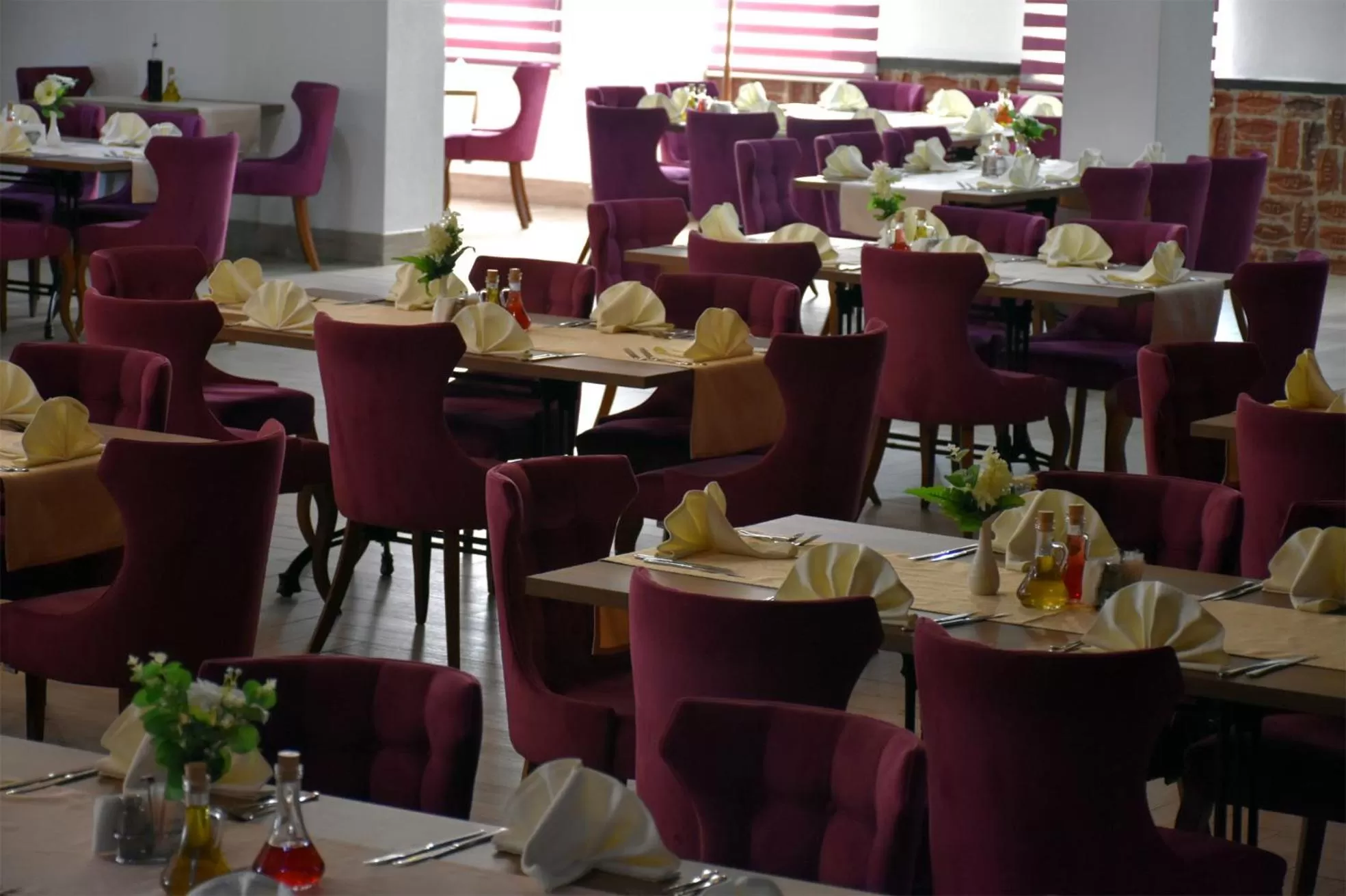 Restaurant/Places to Eat in Hotel and winery LOZAR