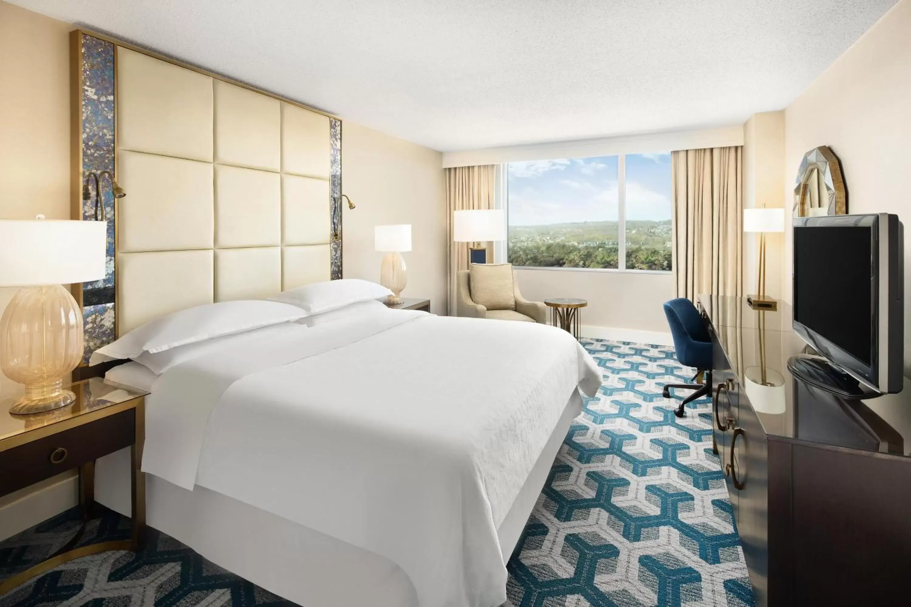 Deluxe King Room with Roll-in Shower - Mobility and Hearing Accessible in Sheraton Mahwah Deluxe King Room with Roll-in Shower - Mobility and Hearing Accessible in Sheraton Mahwah