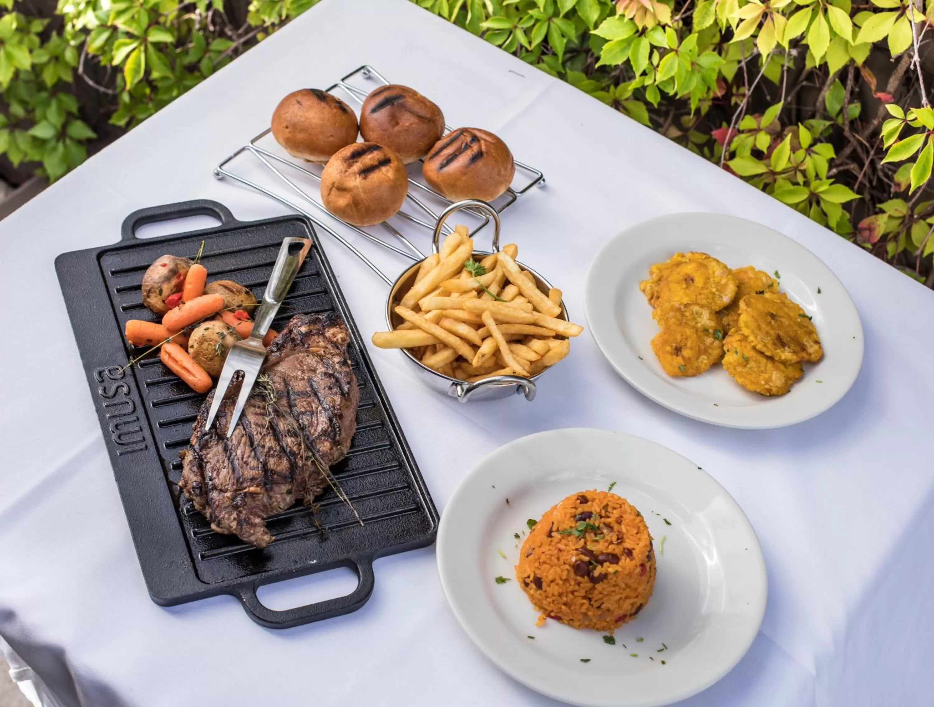 Restaurant/places to eat in Ciqala Suites Hotel - San Juan