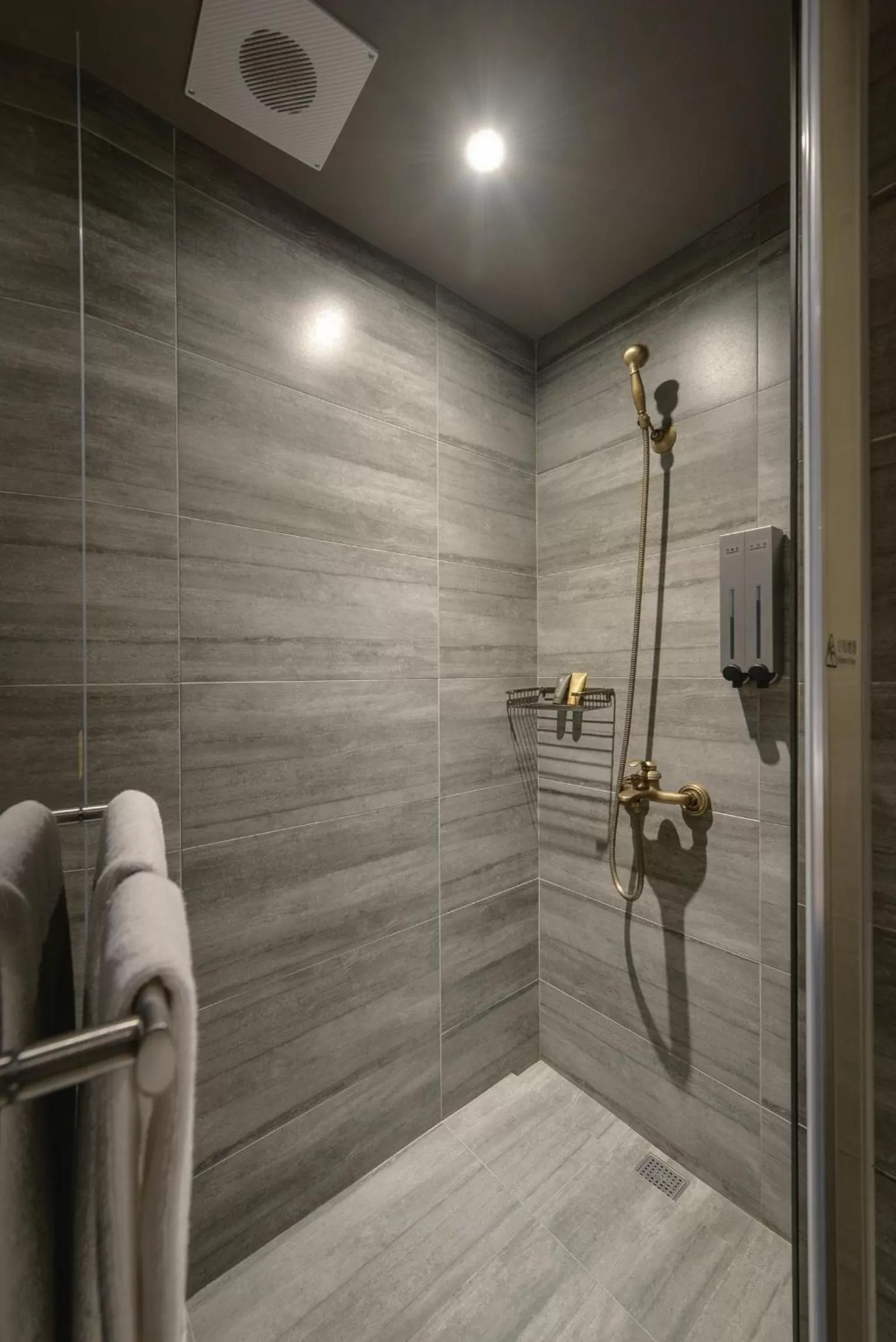 Shower in City Suites - Kaohsiung Pier2