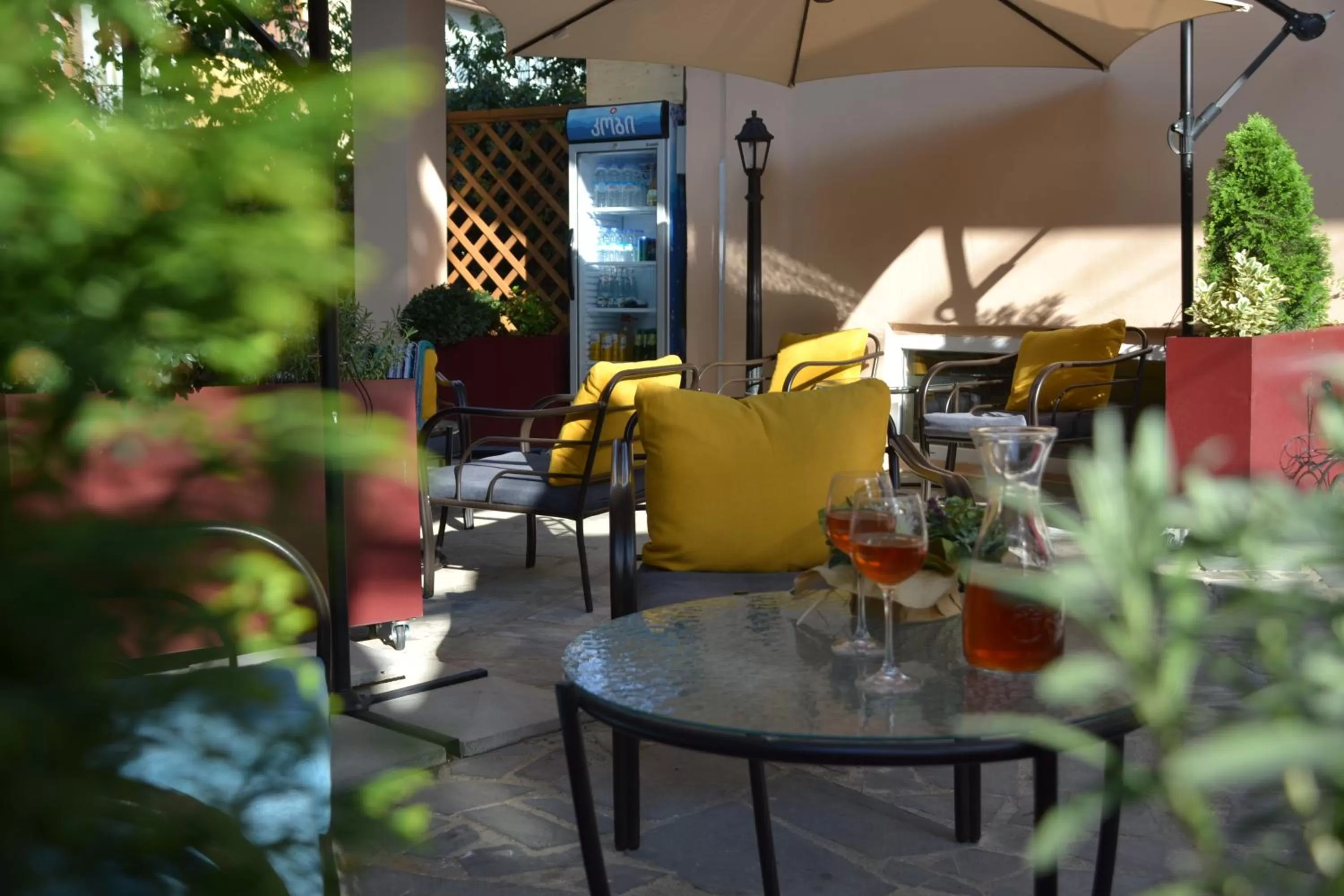 Restaurant/places to eat in Gvino Minda