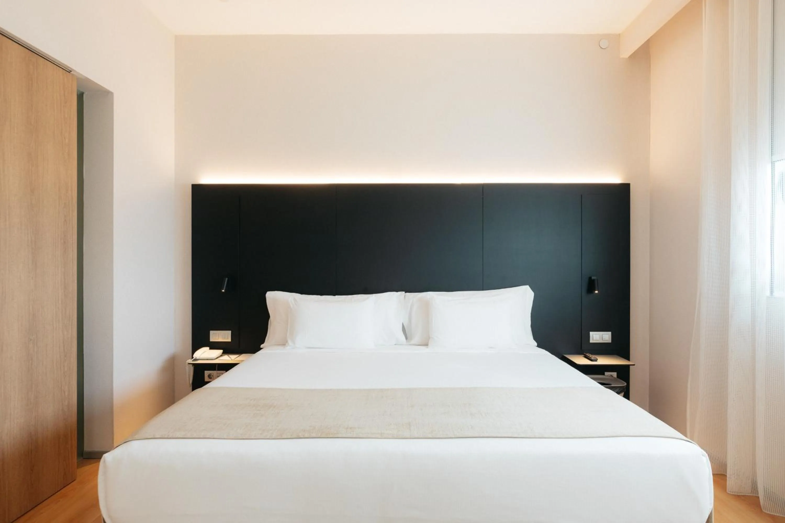 Bedroom, Bed in Barceló Valencia